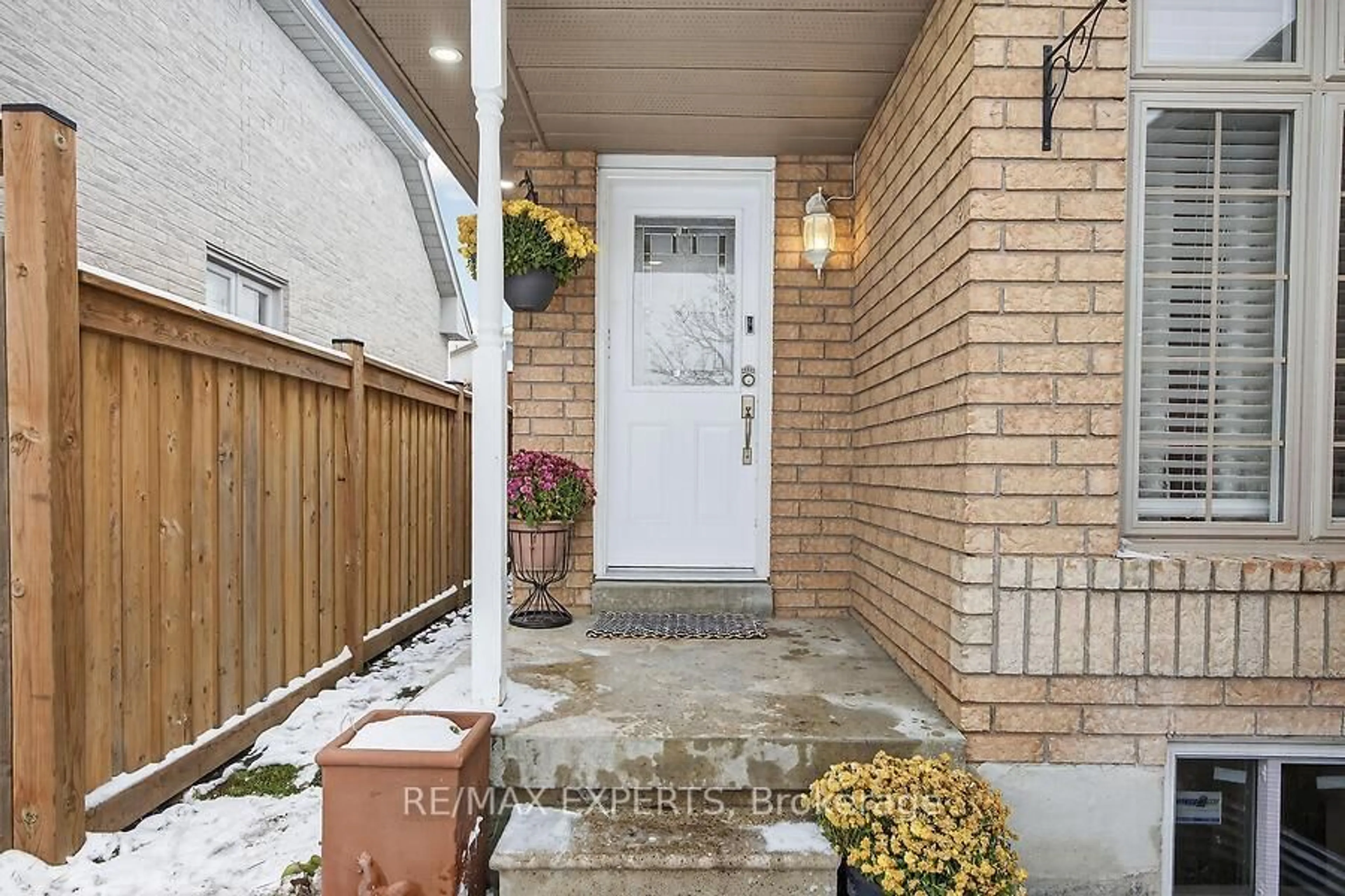 Indoor entryway for 191 Wessenger Dr, Barrie Ontario L4N 8N9