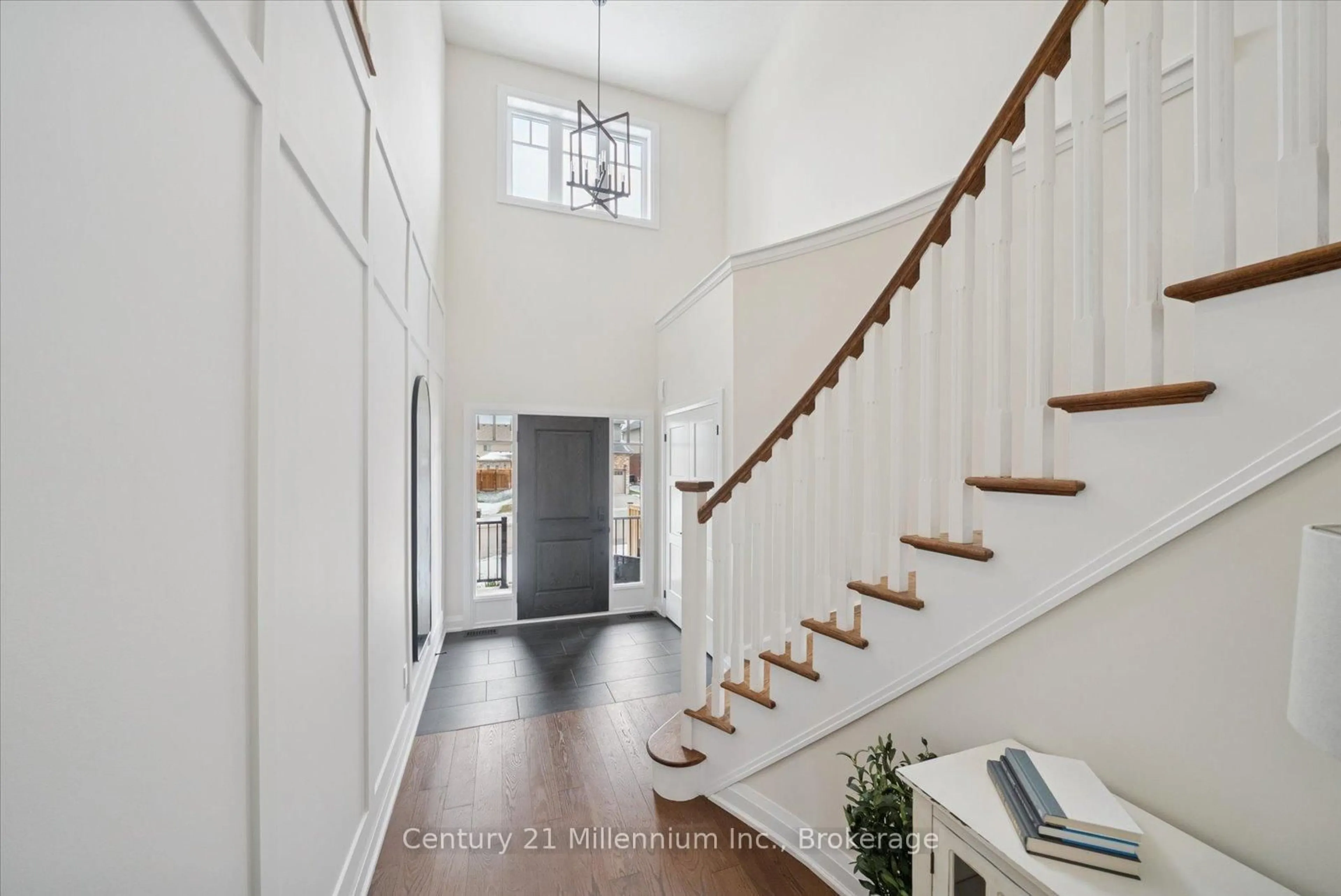 Indoor entryway for 14 Spencer St, Collingwood Ontario L9Y 3B7
