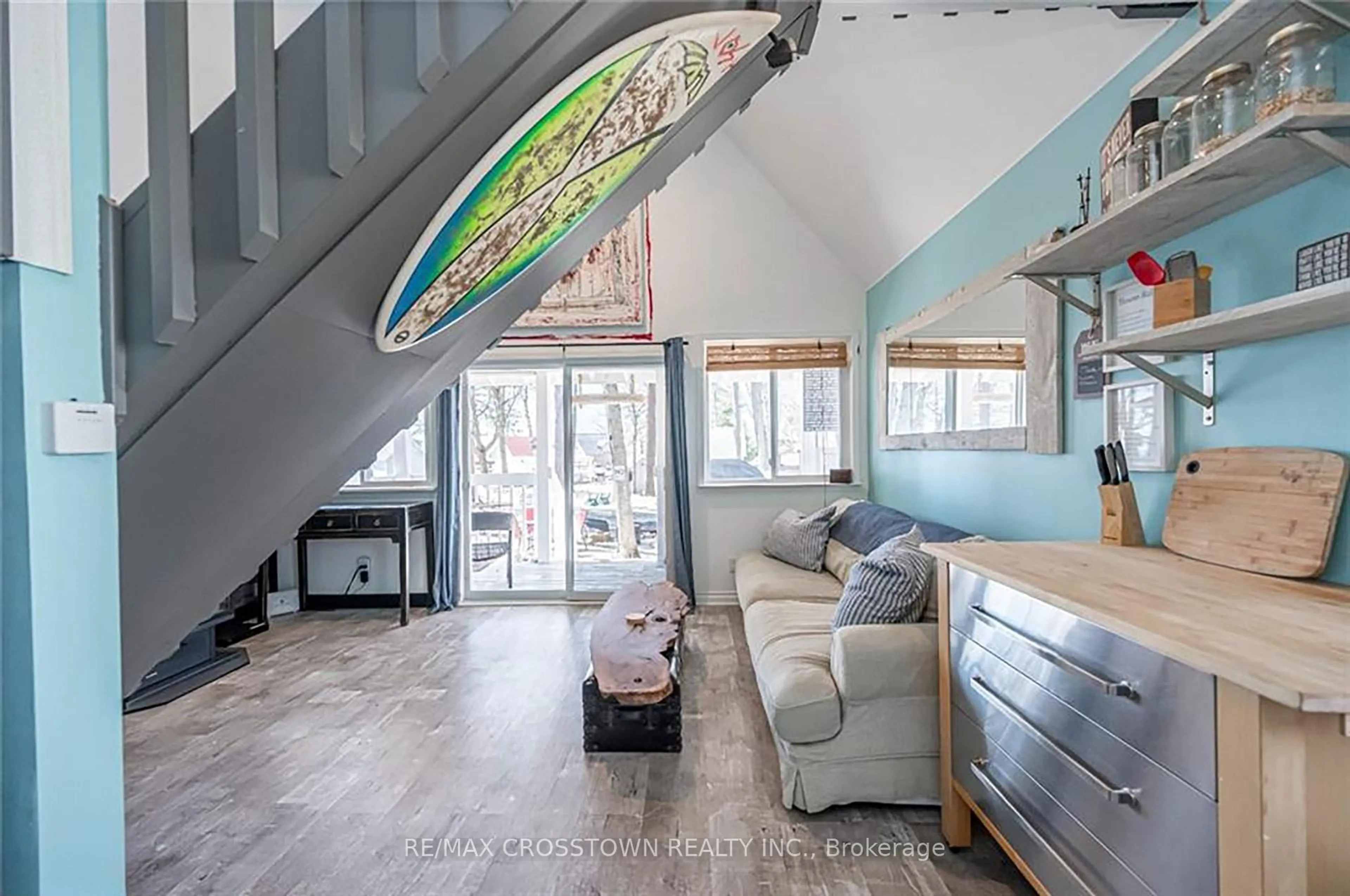 Indoor entryway for 739 Concession 15 Rd, Tiny Ontario L9M 1R3