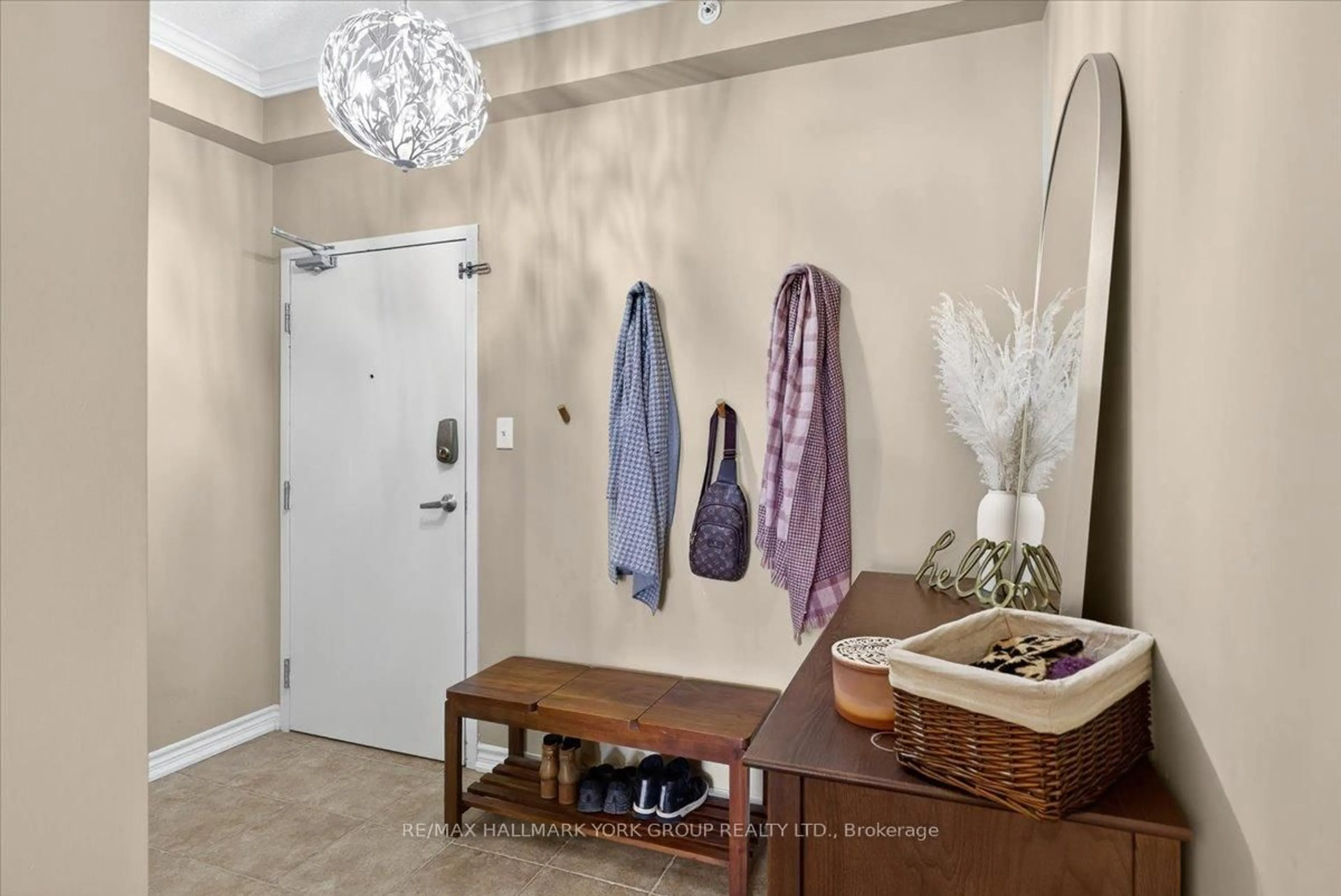 Indoor entryway for 45 FERNDALE Dr #211, Barrie Ontario L4N 5W7