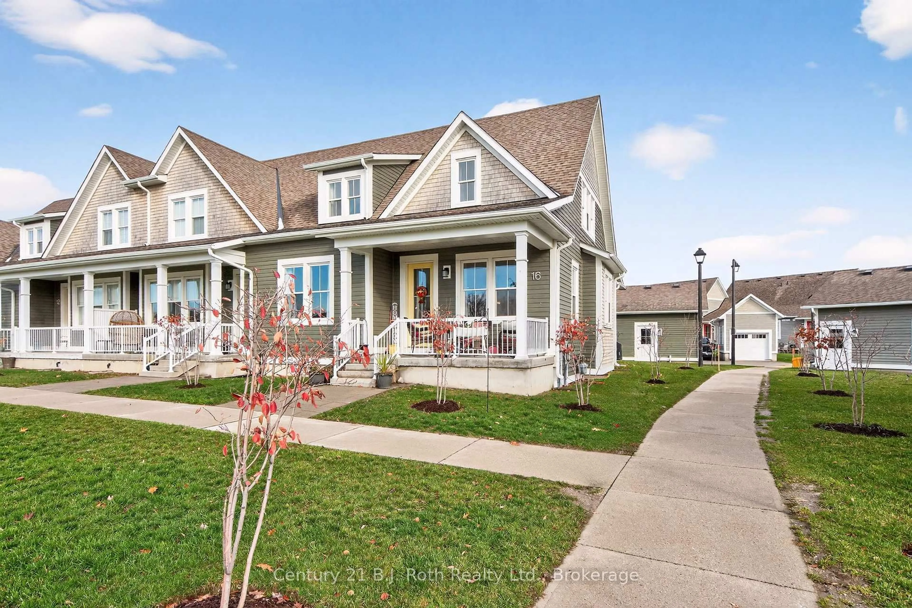 Home with vinyl exterior material, street for 16 Samantha Lane, Midland Ontario L4R 0H4