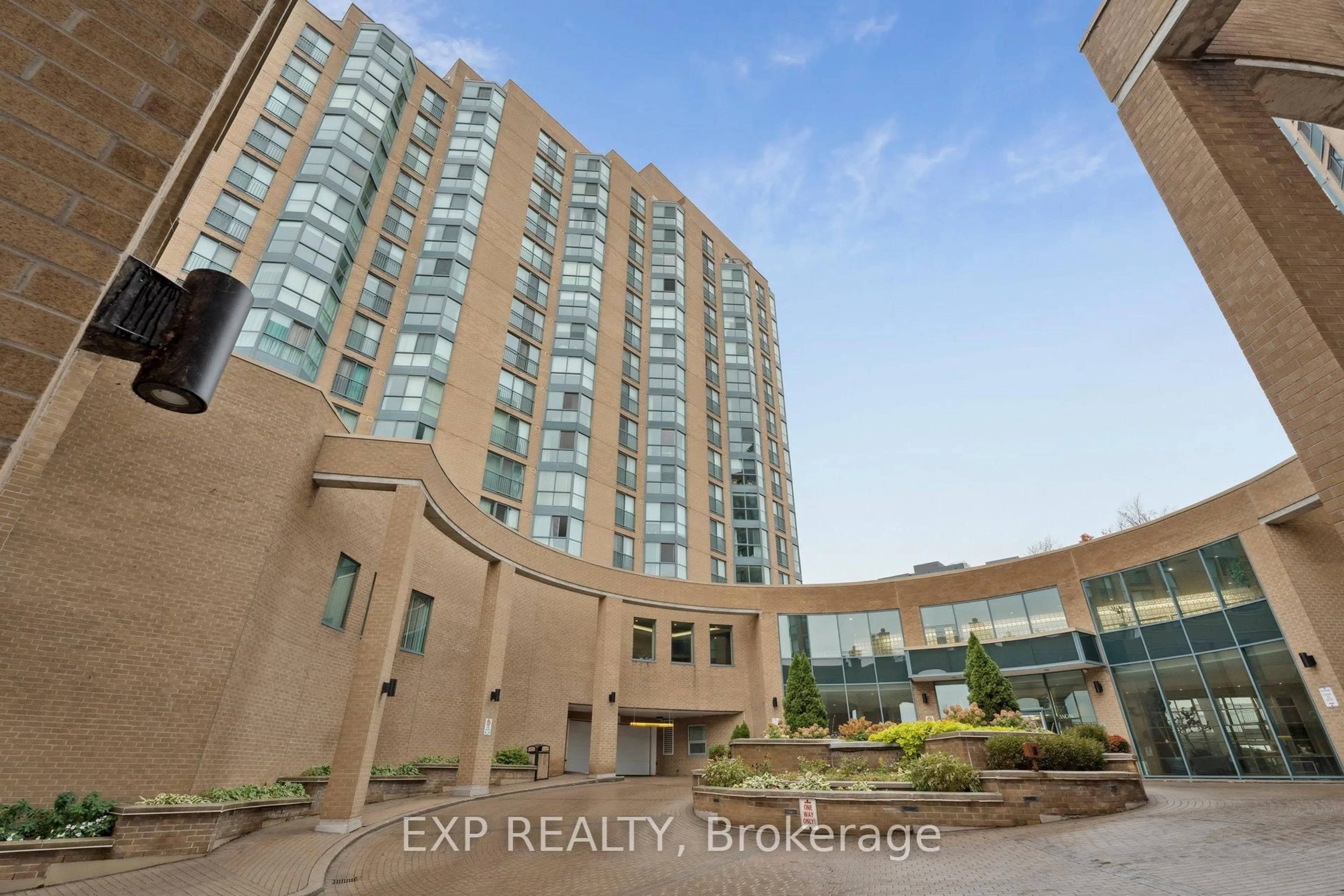 Indoor foyer for 140 Dunlop St #301, Barrie Ontario L4M 6H9