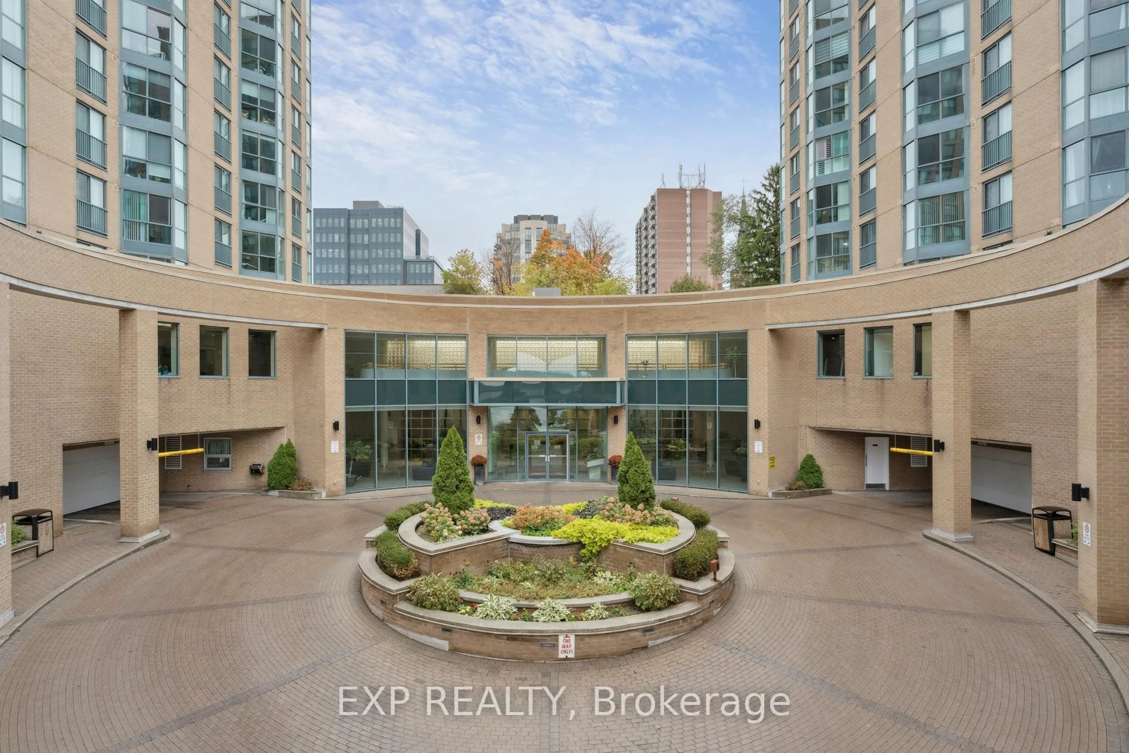 Unknown for 140 Dunlop St #301, Barrie Ontario L4M 6H9