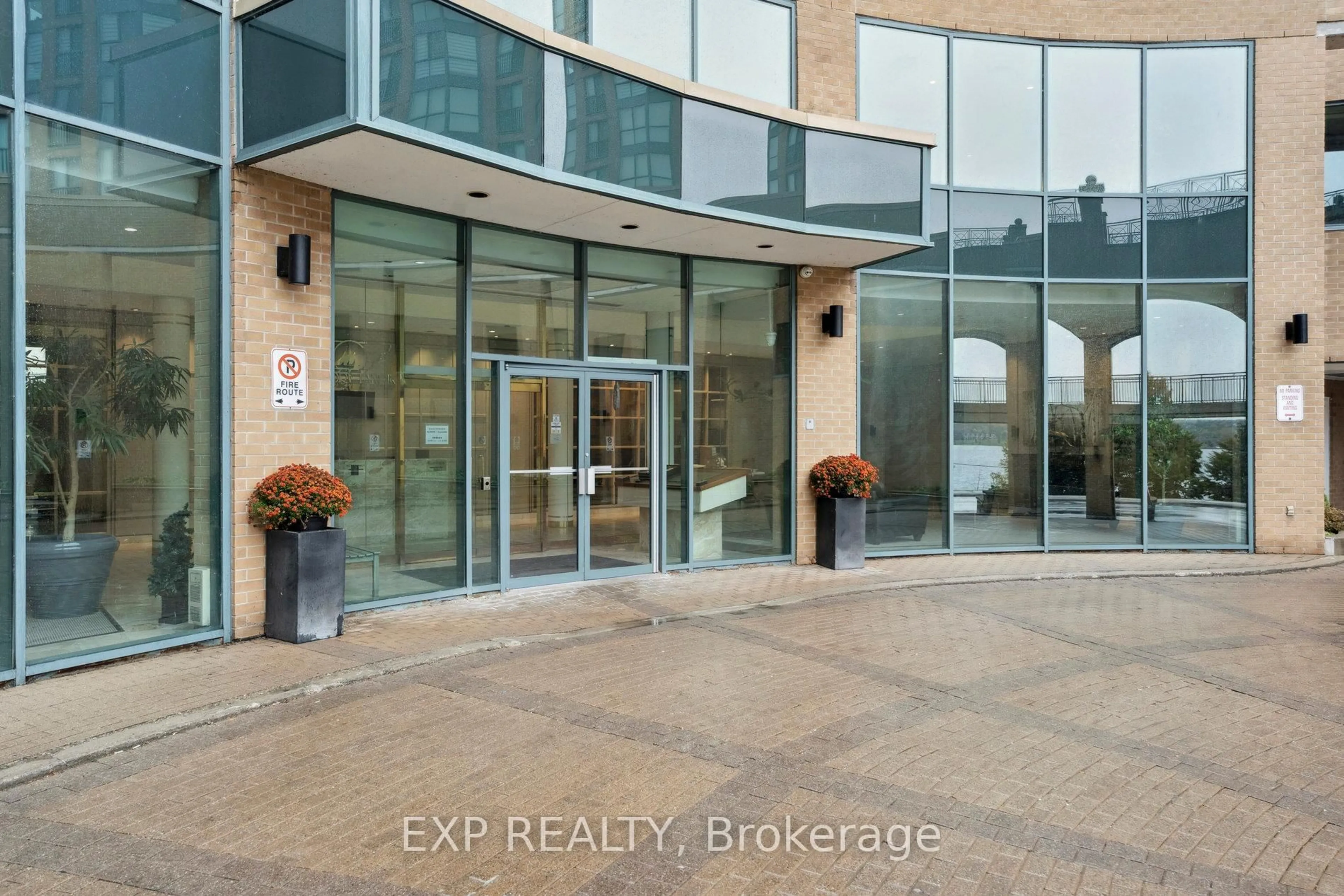 Unknown for 140 Dunlop St #301, Barrie Ontario L4M 6H9