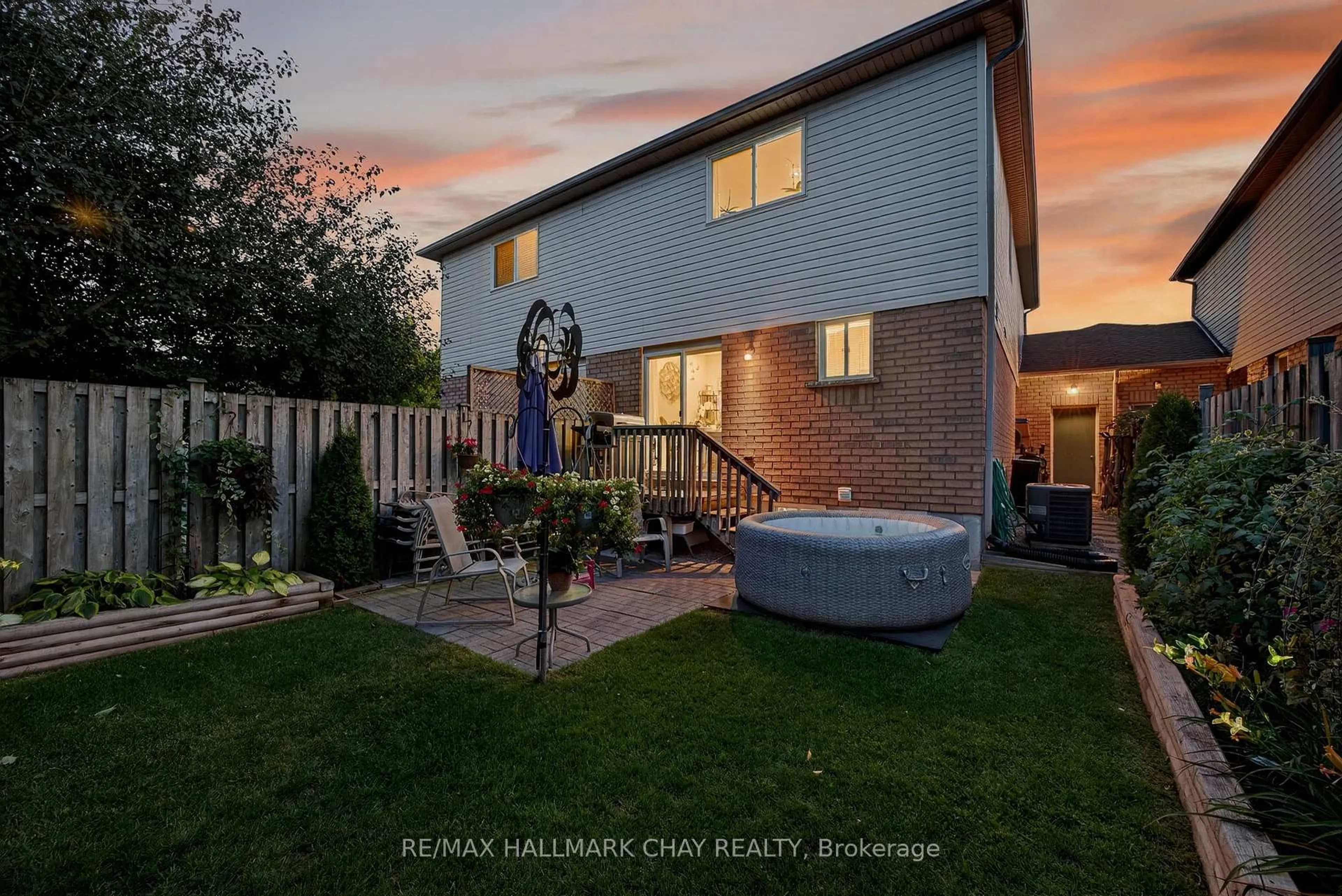 A pic from outside/outdoor area/front of a property/back of a property/a pic from drone, unknown for 3 Coleman Dr, Barrie Ontario L4N 0R5