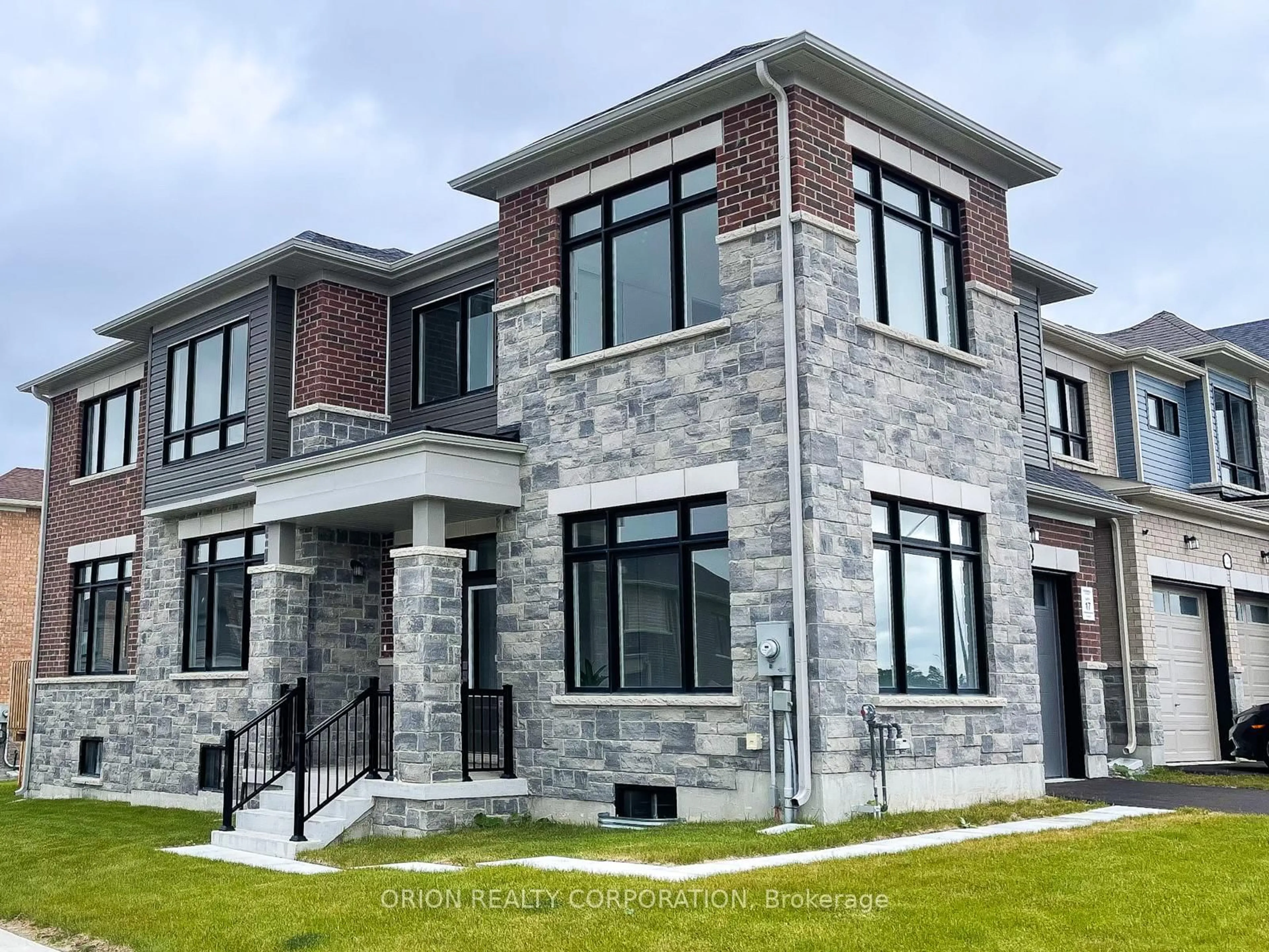 Home with brick exterior material, building for 147 Fenchurch Manr, Barrie Ontario L9J 0X1