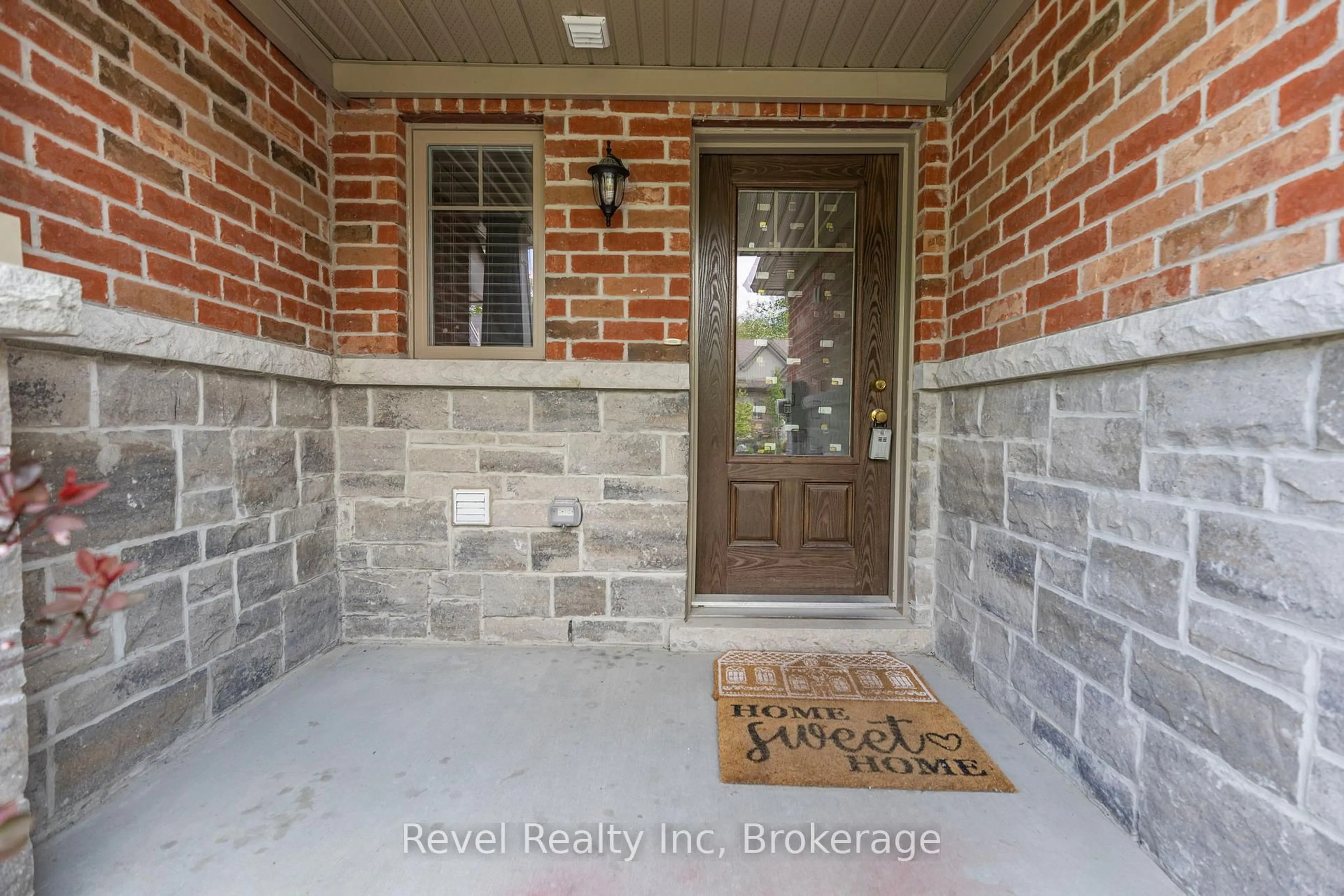 Indoor entryway for 1041 Cook Dr, Midland Ontario L4R 0E4