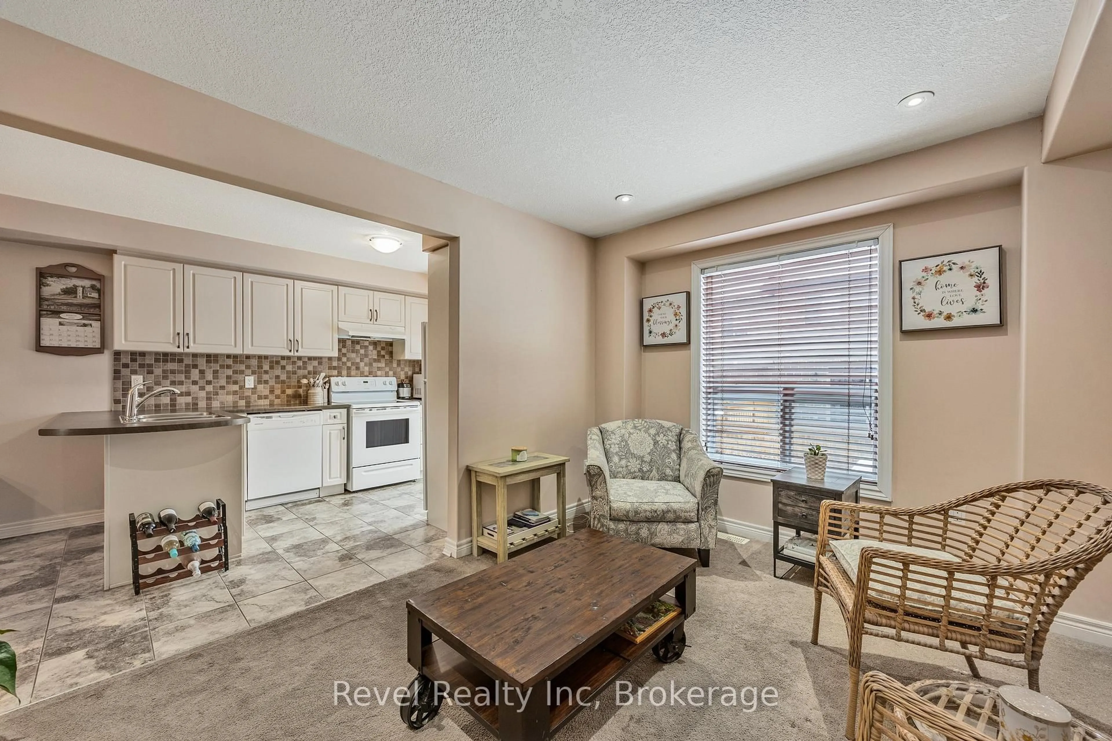 Open concept kitchen, ceramic/tile floor for 1041 Cook Dr, Midland Ontario L4R 0E4