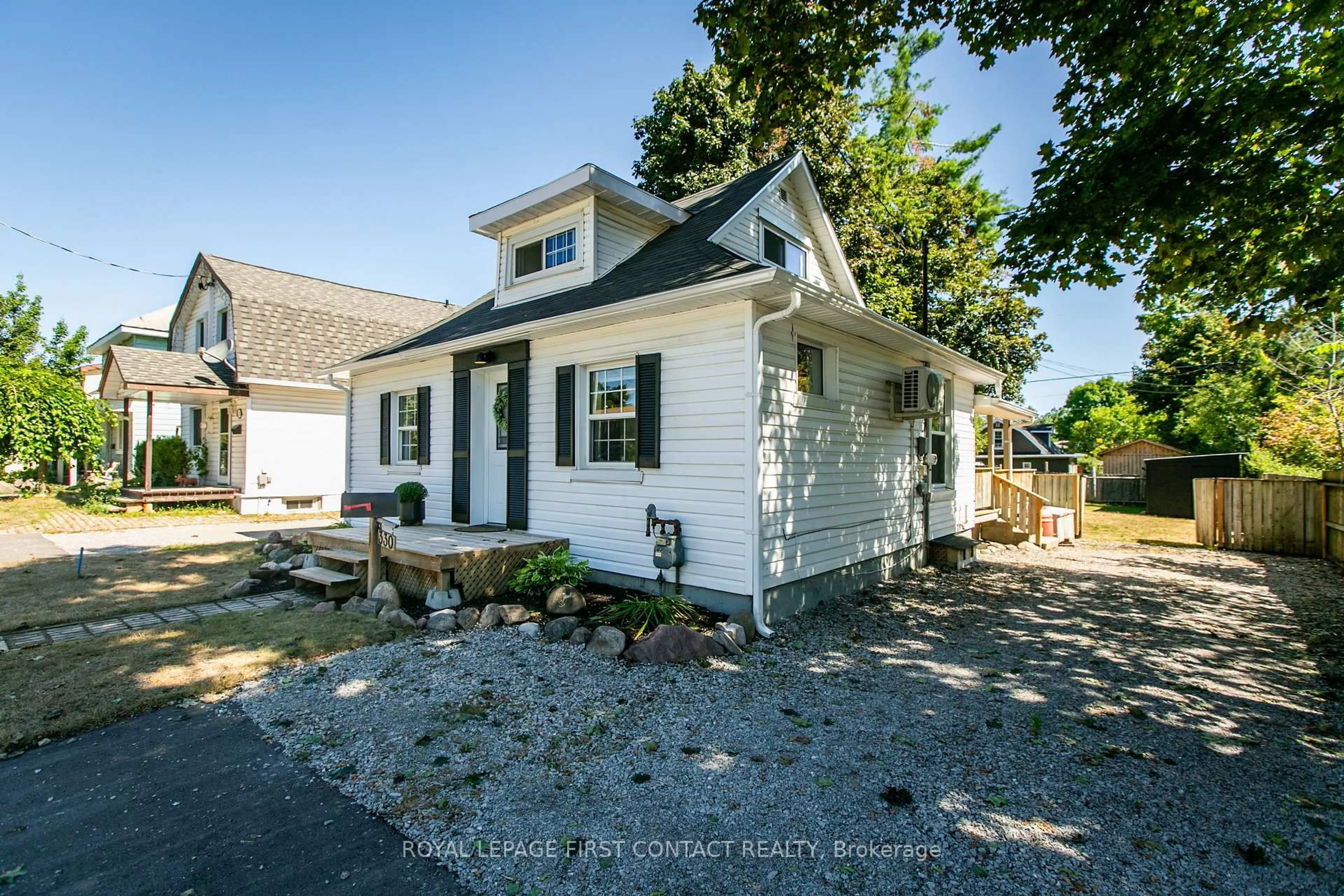 A pic from outside/outdoor area/front of a property/back of a property/a pic from drone, street for 330 Laclie St, Orillia Ontario L3V 4P3