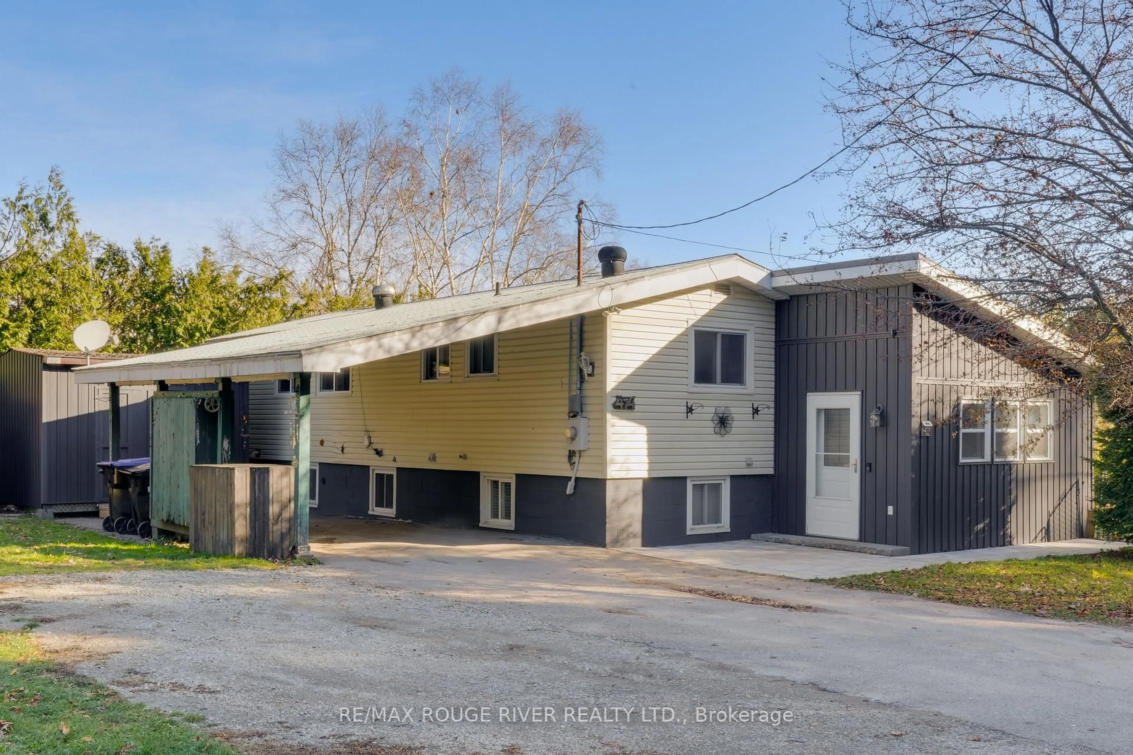 A pic from outside/outdoor area/front of a property/back of a property/a pic from drone, street for 474 Wardell St, Tay Ontario L0K 1R0
