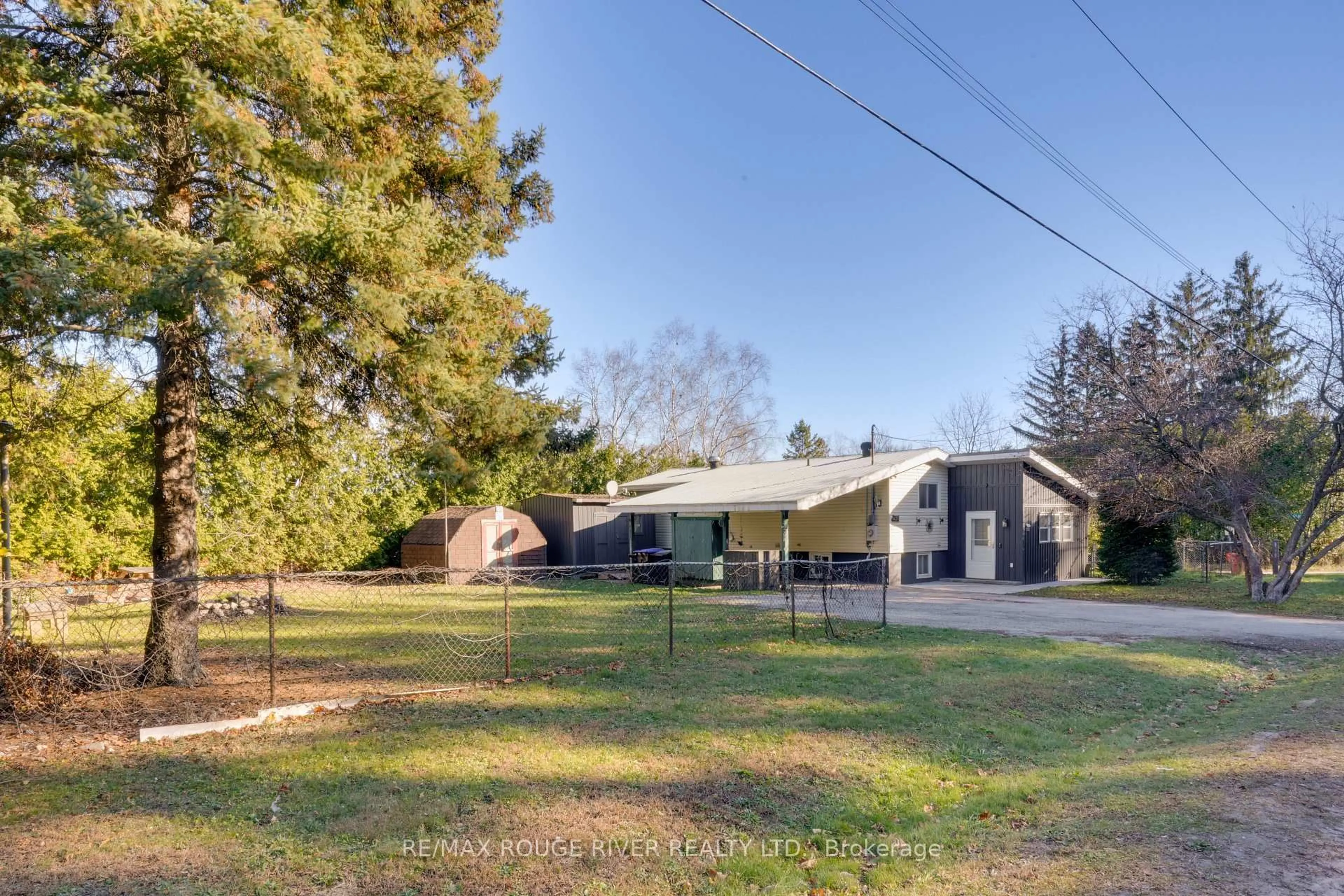 A pic from outside/outdoor area/front of a property/back of a property/a pic from drone, unknown for 474 Wardell St, Tay Ontario L0K 1R0