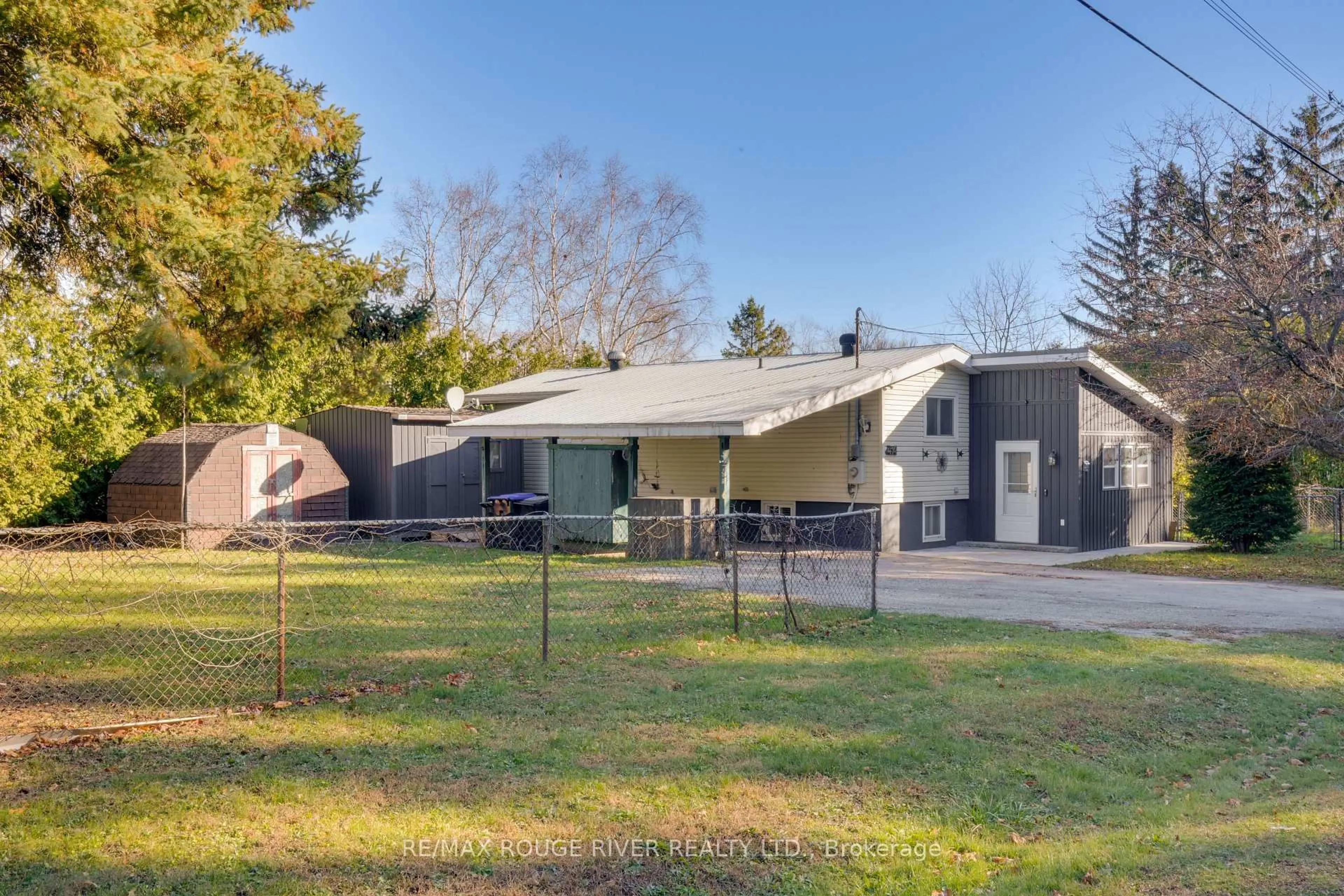 A pic from outside/outdoor area/front of a property/back of a property/a pic from drone, street for 474 Wardell St, Tay Ontario L0K 1R0