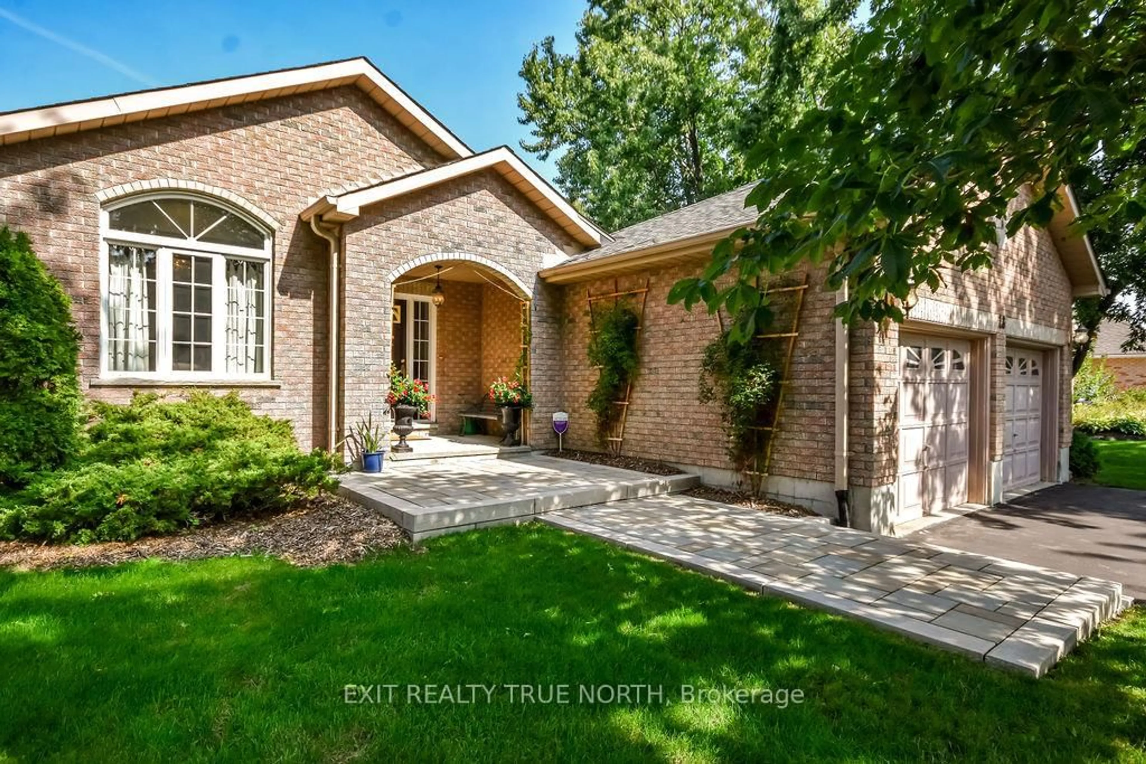 Home with brick exterior material, street for 28 Nicholson Cres, Springwater Ontario L9X 0G9