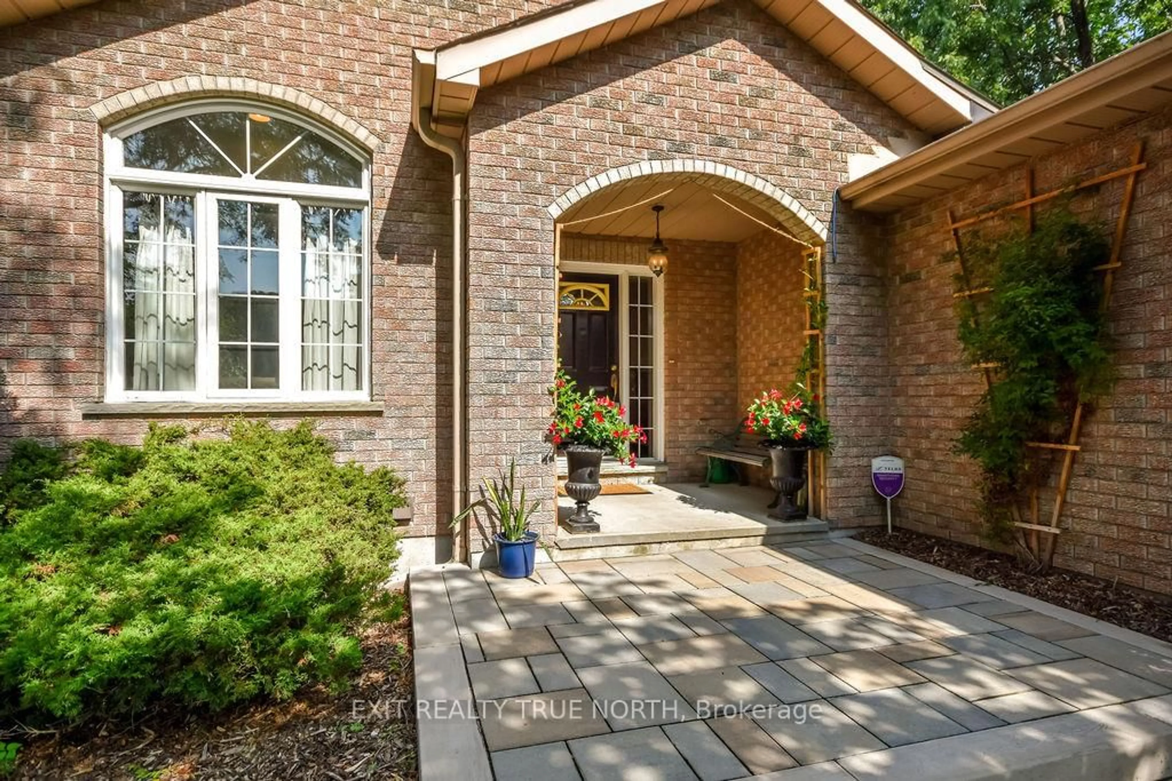 Home with brick exterior material, street for 28 Nicholson Cres, Springwater Ontario L9X 0G9