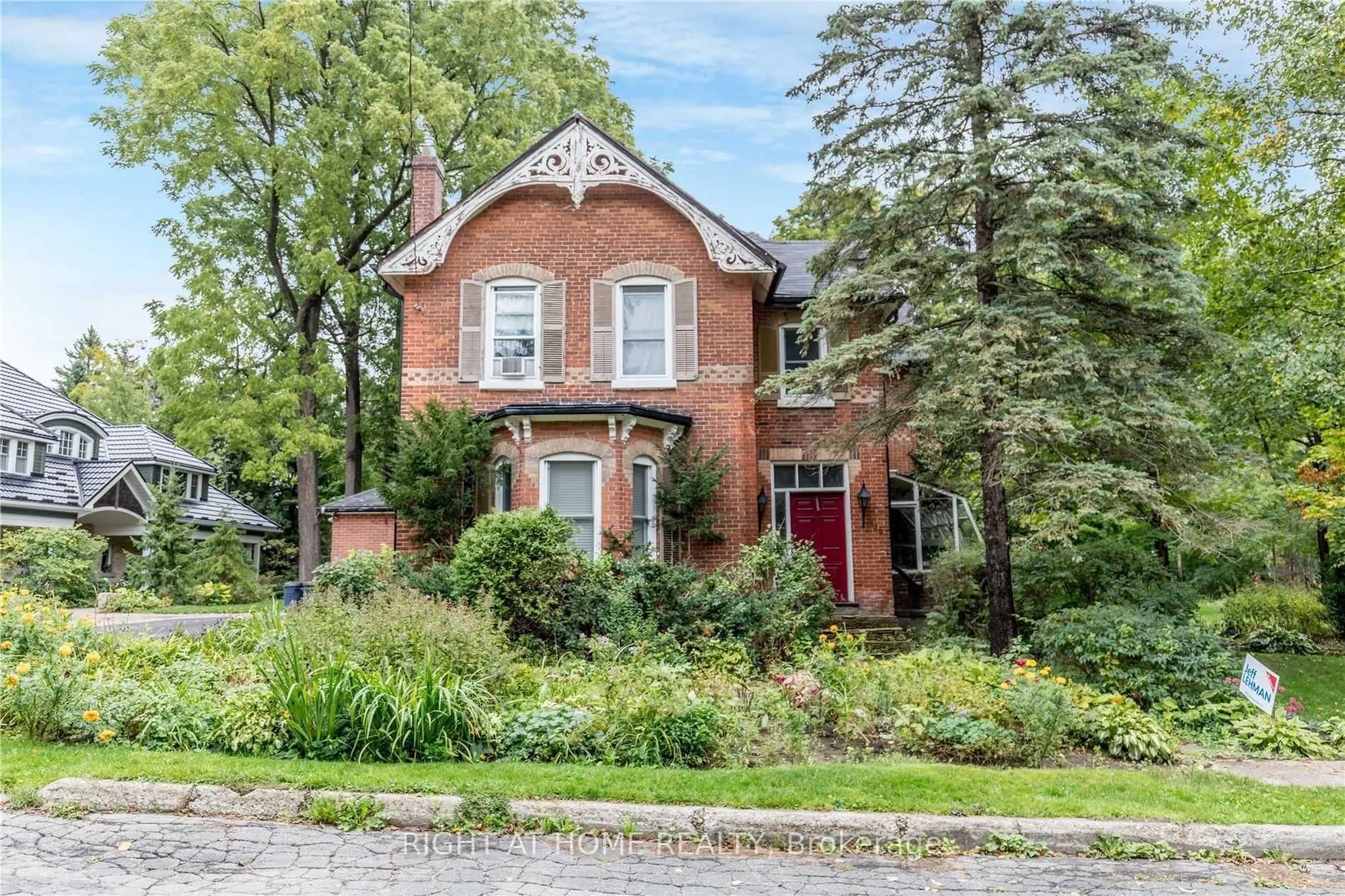 Home with brick exterior material, street for 133-135 Mulcaster St, Barrie Ontario L4M 3M8