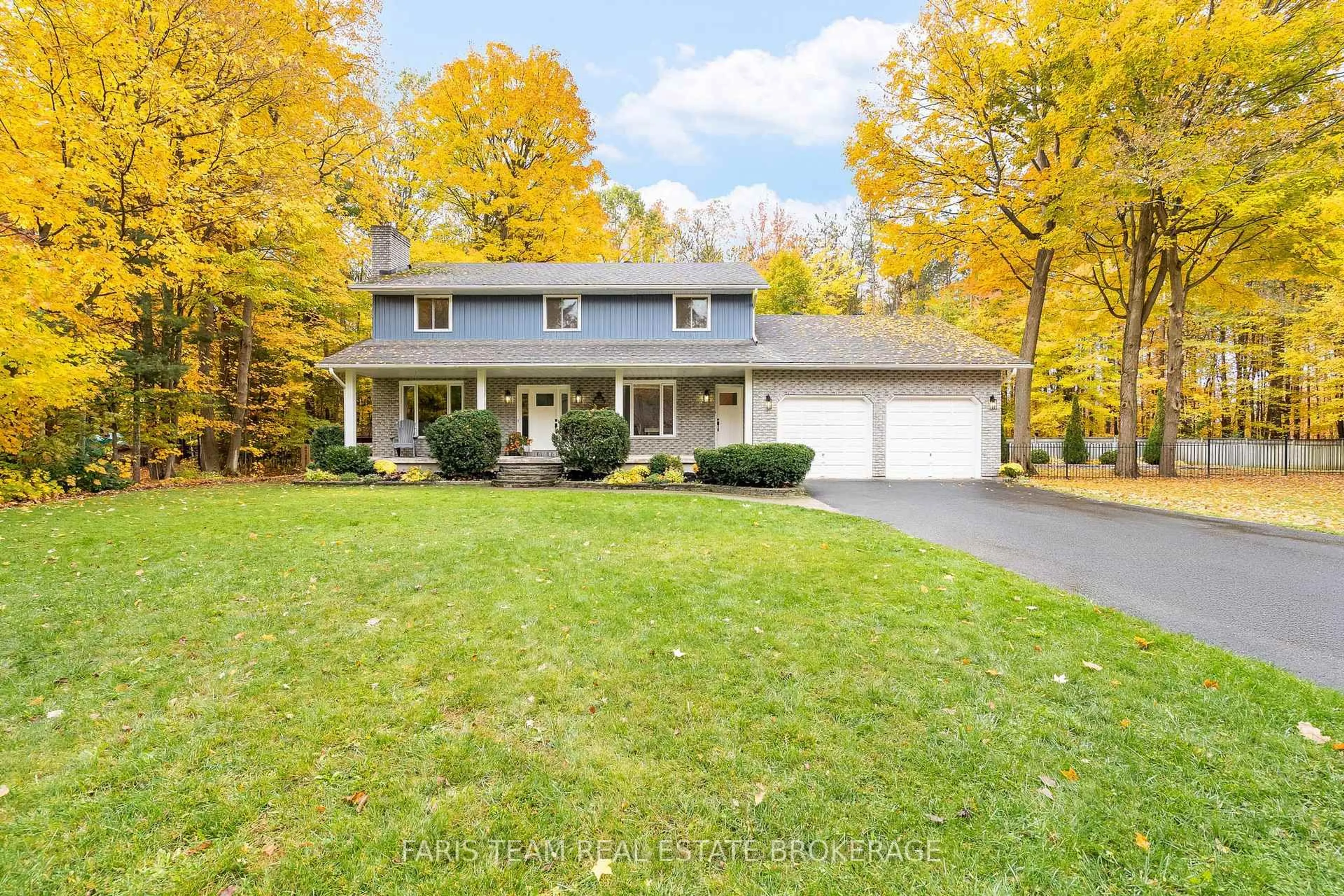 Home with vinyl exterior material, street for 7 Bailey Cres, Tiny Ontario L0L 2T0