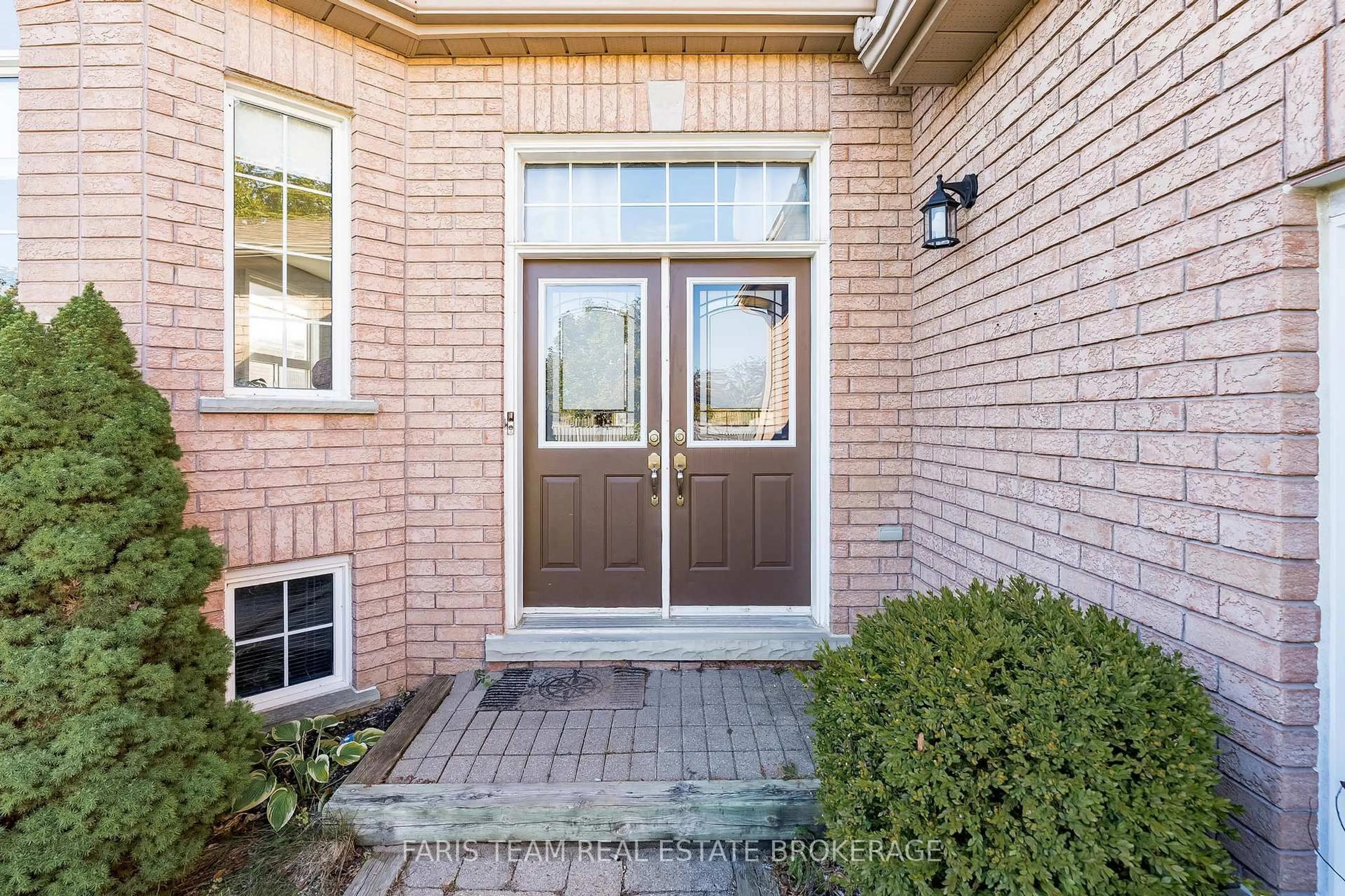 Indoor entryway for 24 Marsellus Dr, Barrie Ontario L4N 8S6