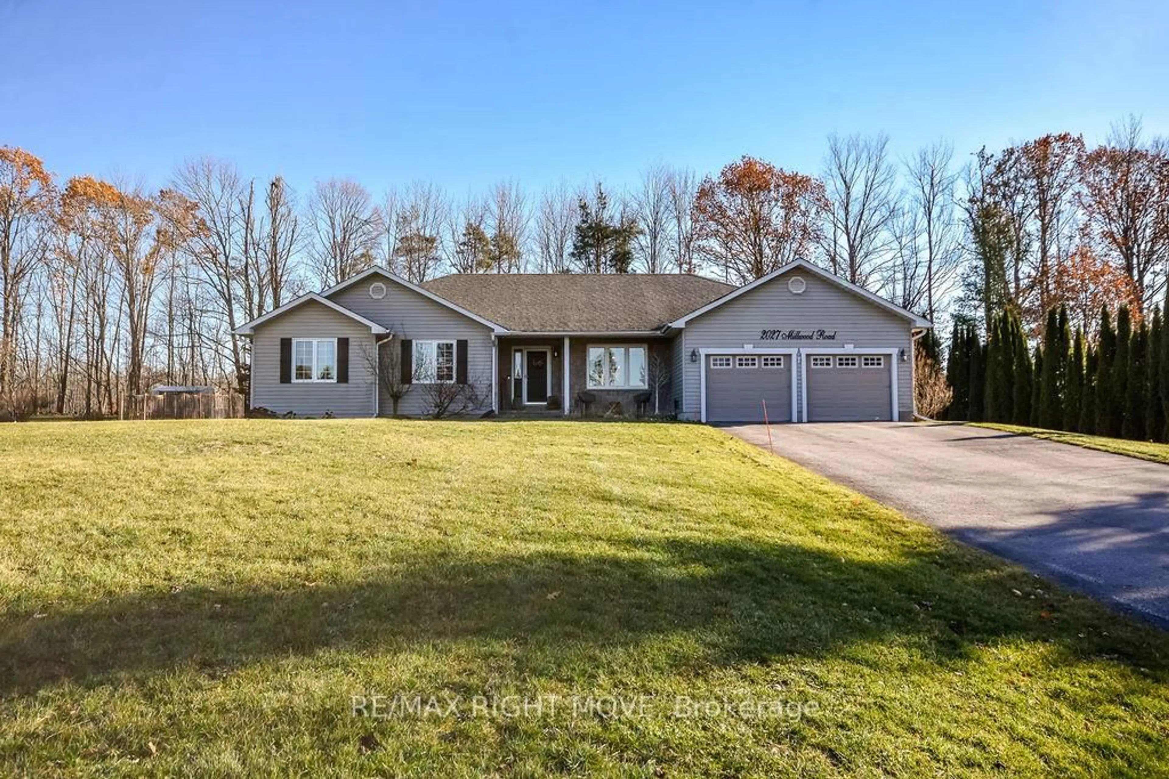 Home with brick exterior material, unknown for 2027 Millwood Rd, Severn Ontario L3V 0V6