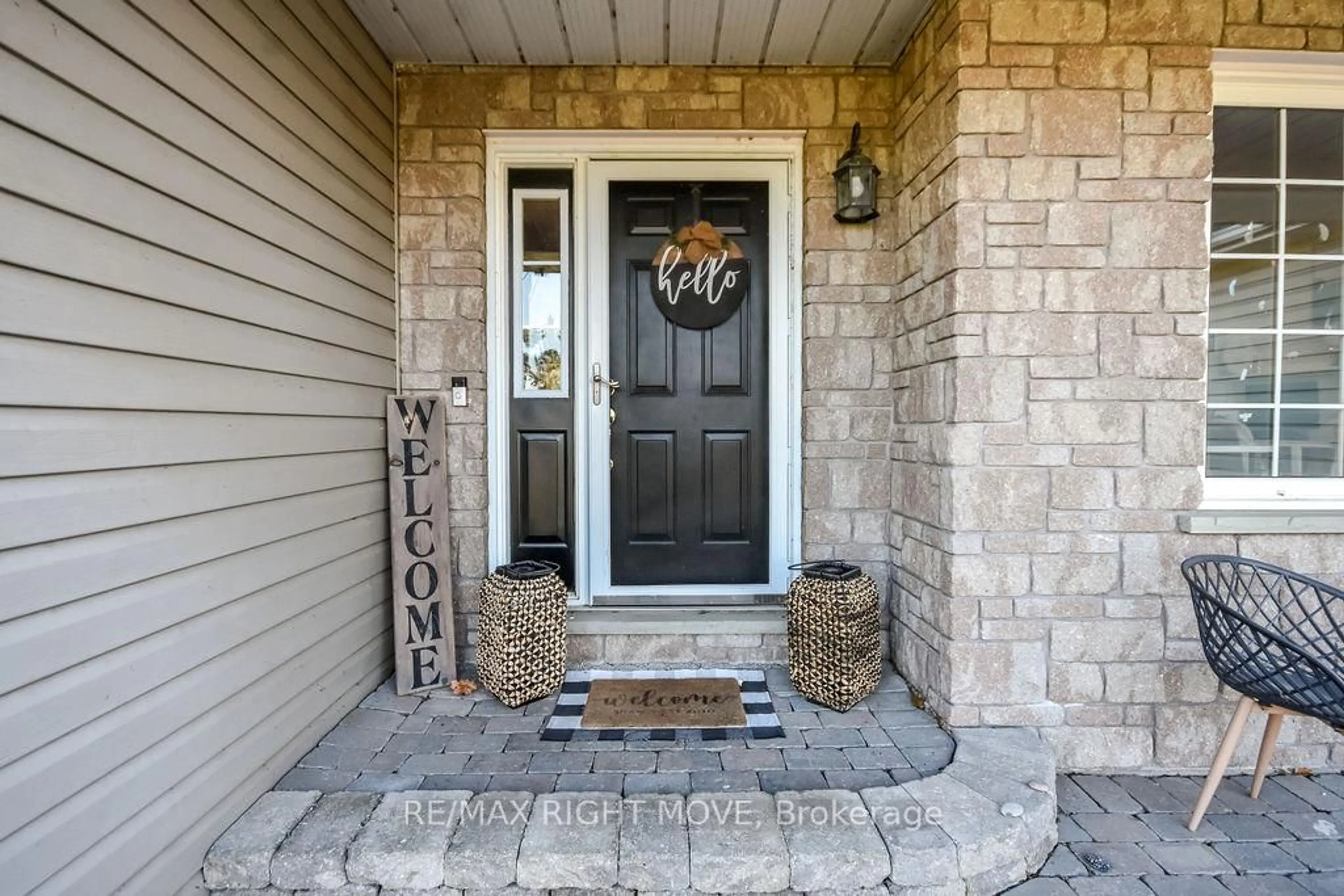 Indoor entryway for 2027 Millwood Rd, Severn Ontario L3V 0V6