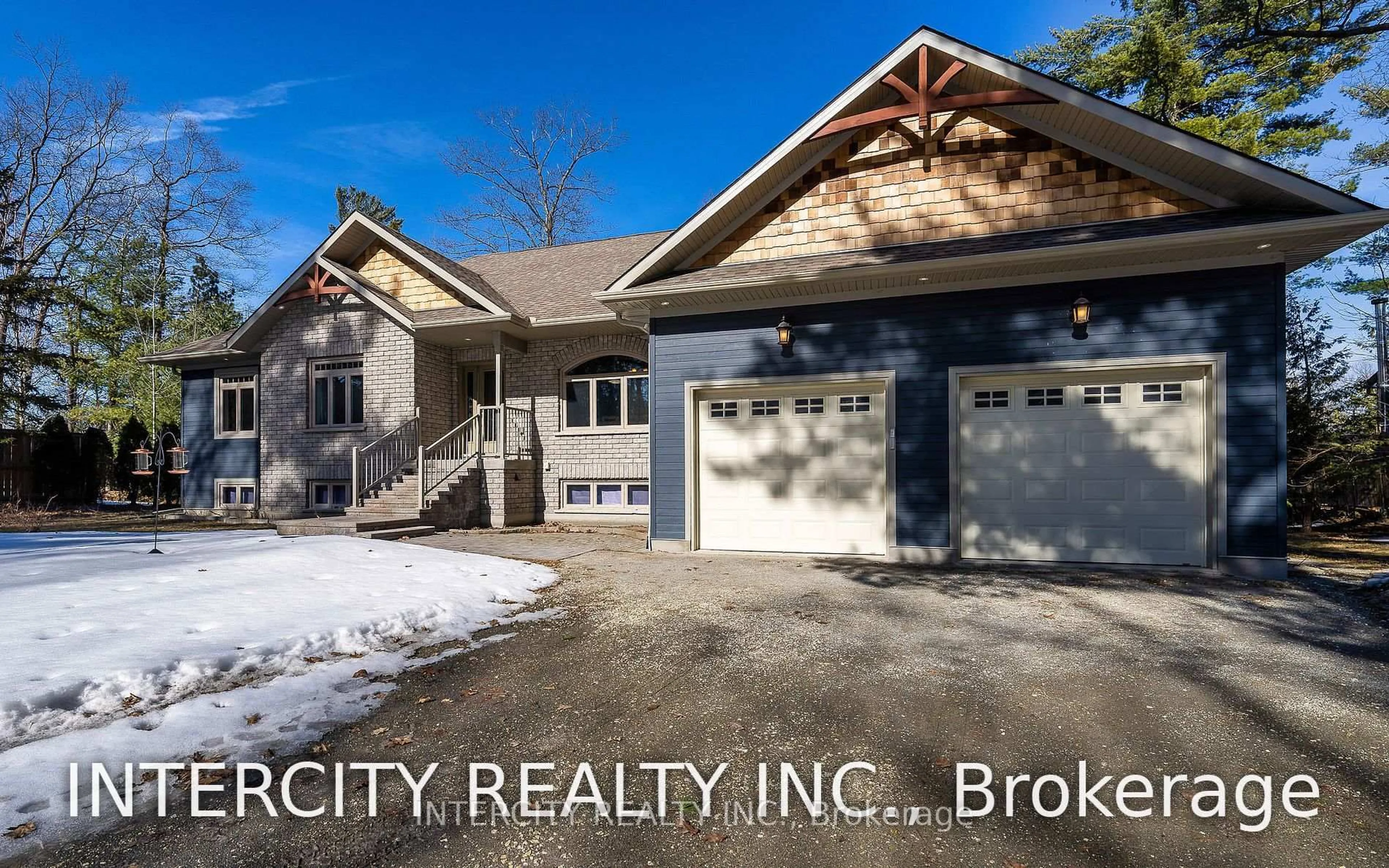 A pic from outside/outdoor area/front of a property/back of a property/a pic from drone, building for 229 Sunnidale Rd, Wasaga Beach Ontario L9Z 2T4