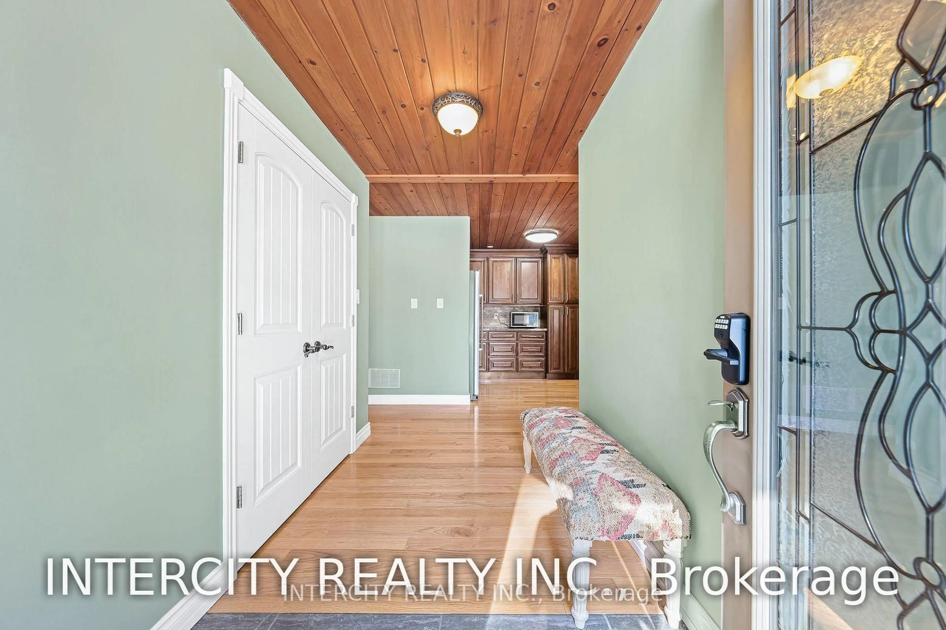 Indoor entryway for 229 Sunnidale Rd, Wasaga Beach Ontario L9Z 2T4