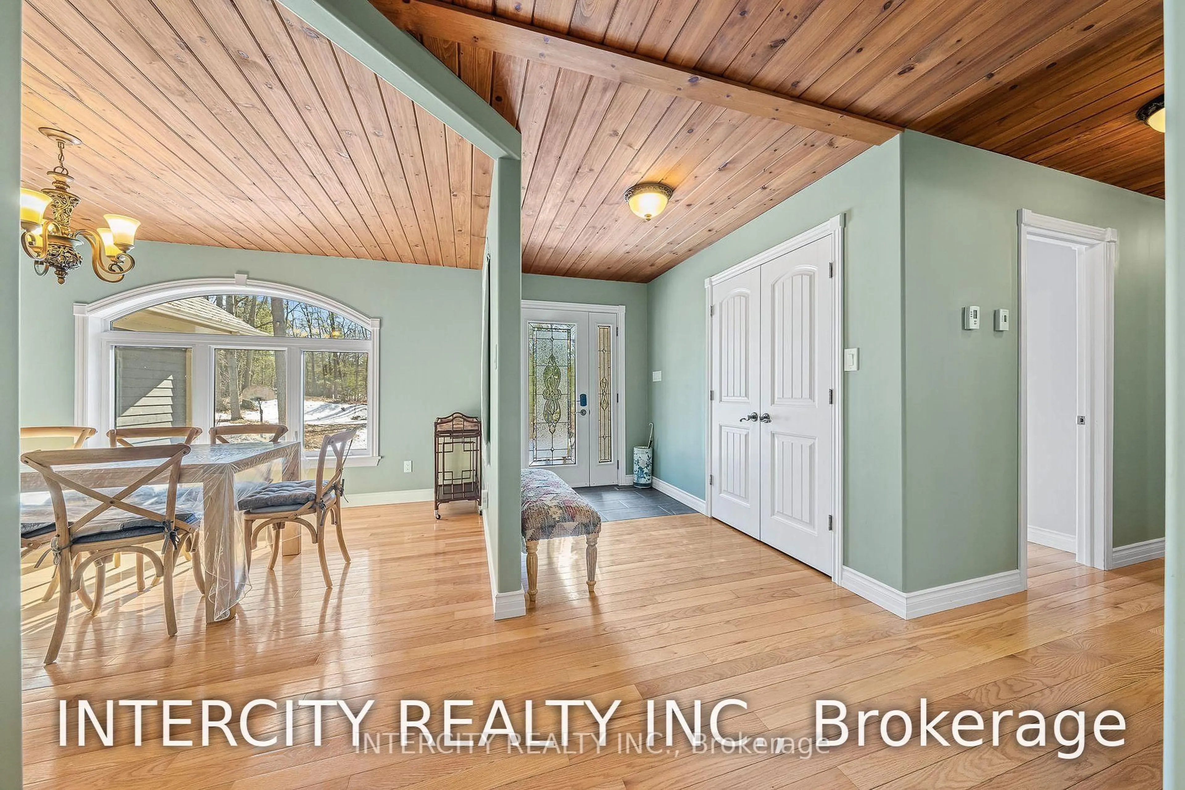 Indoor entryway for 229 Sunnidale Rd, Wasaga Beach Ontario L9Z 2T4