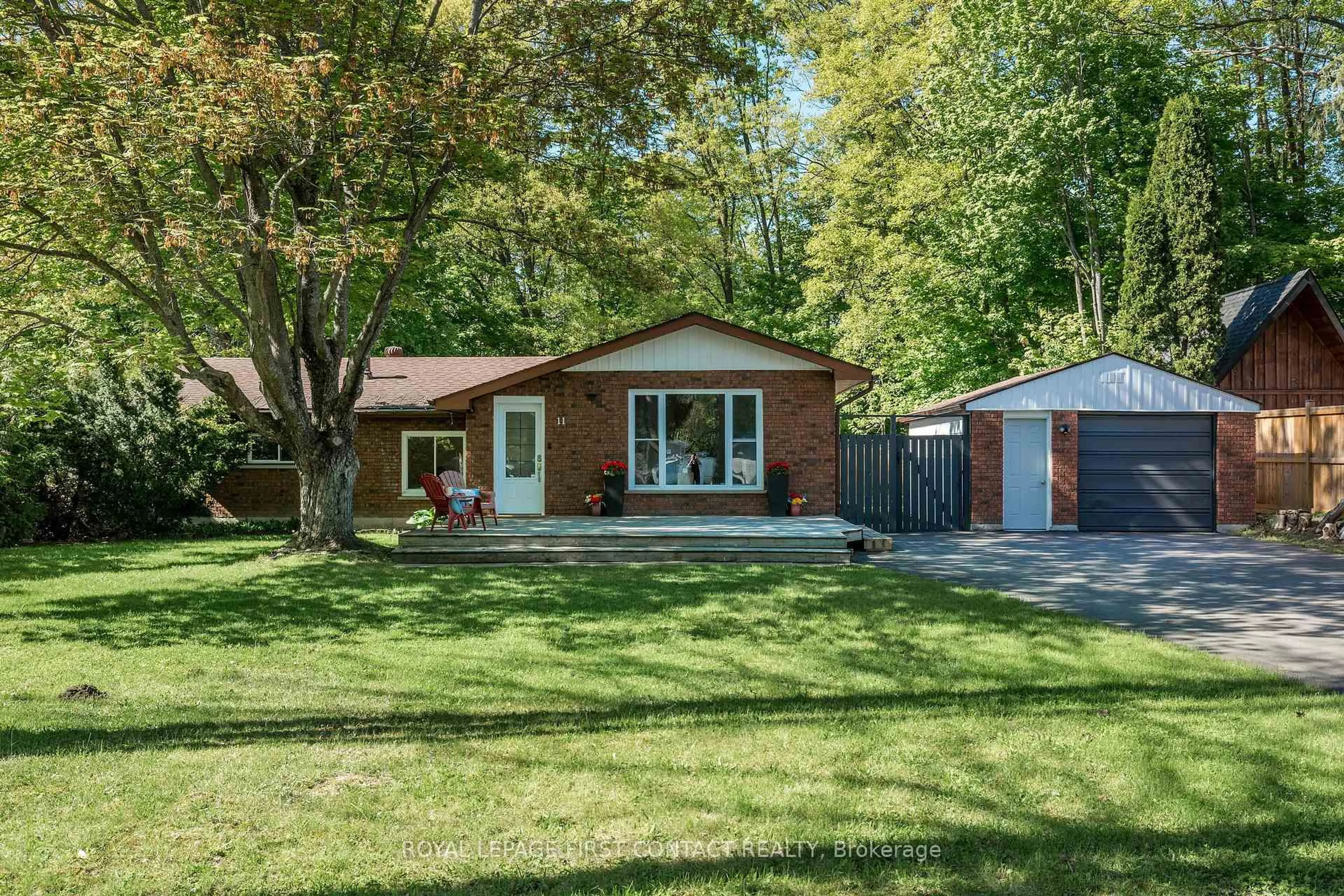 Home with brick exterior material, street for 11 Broad St, Penetanguishene Ontario L9M 1E9