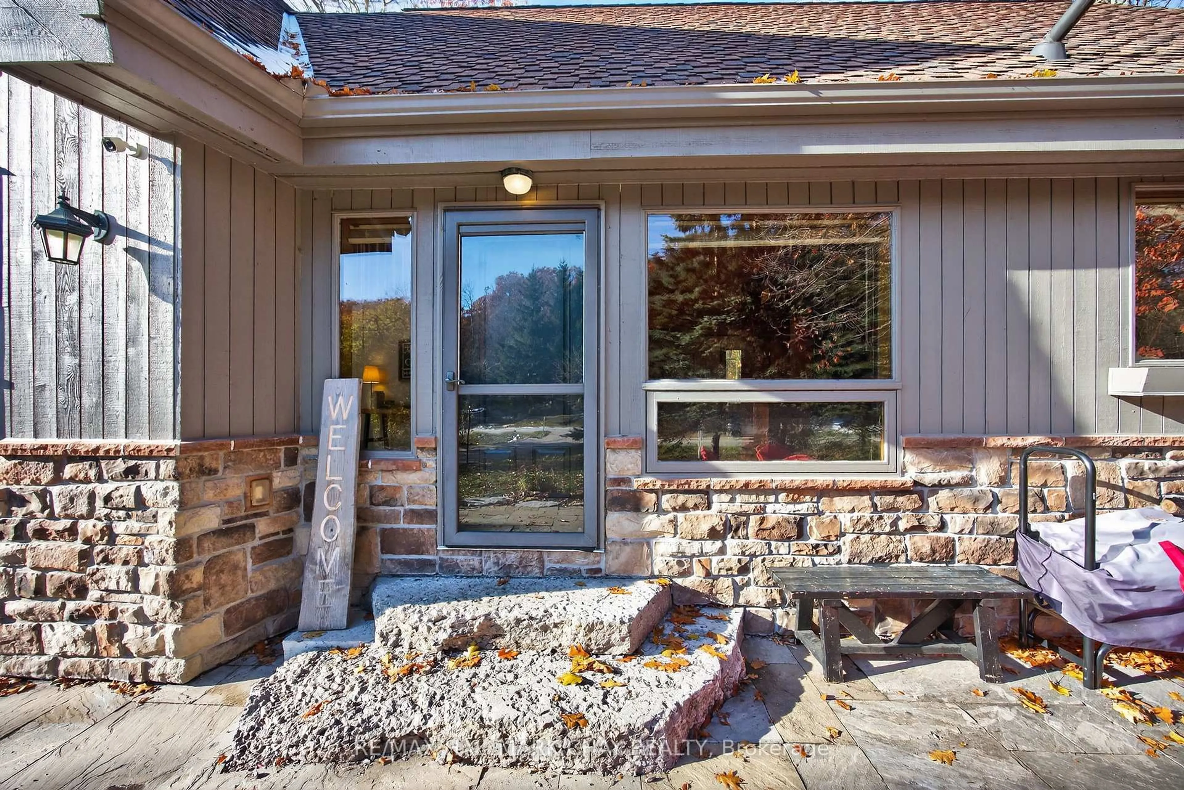 Unknown for 37 Pine Ridge Tr, Oro-Medonte Ontario L4M 4Y8