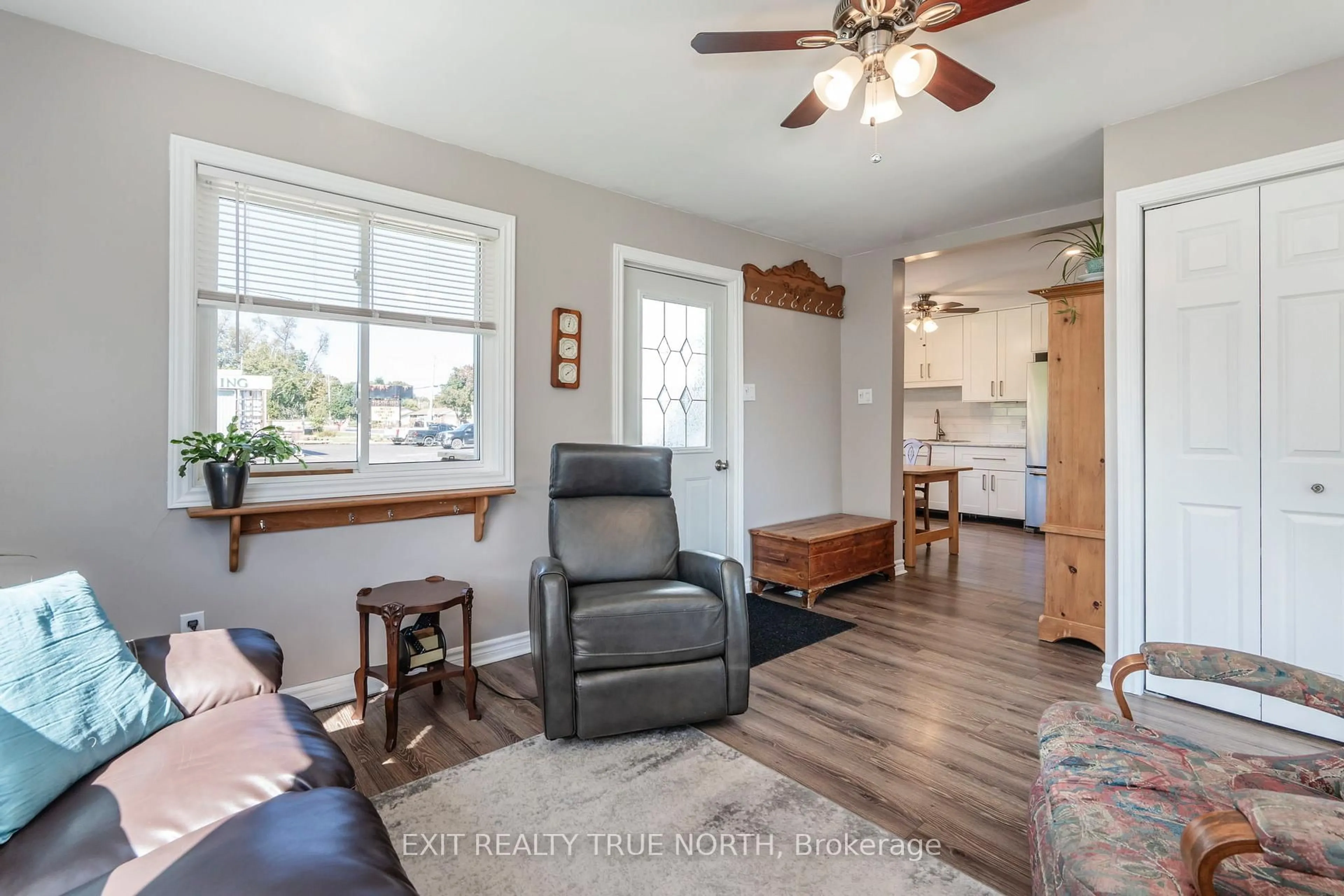 Living room with furniture, unknown for 8254 93 Highway, Tiny Ontario L0K 2E0