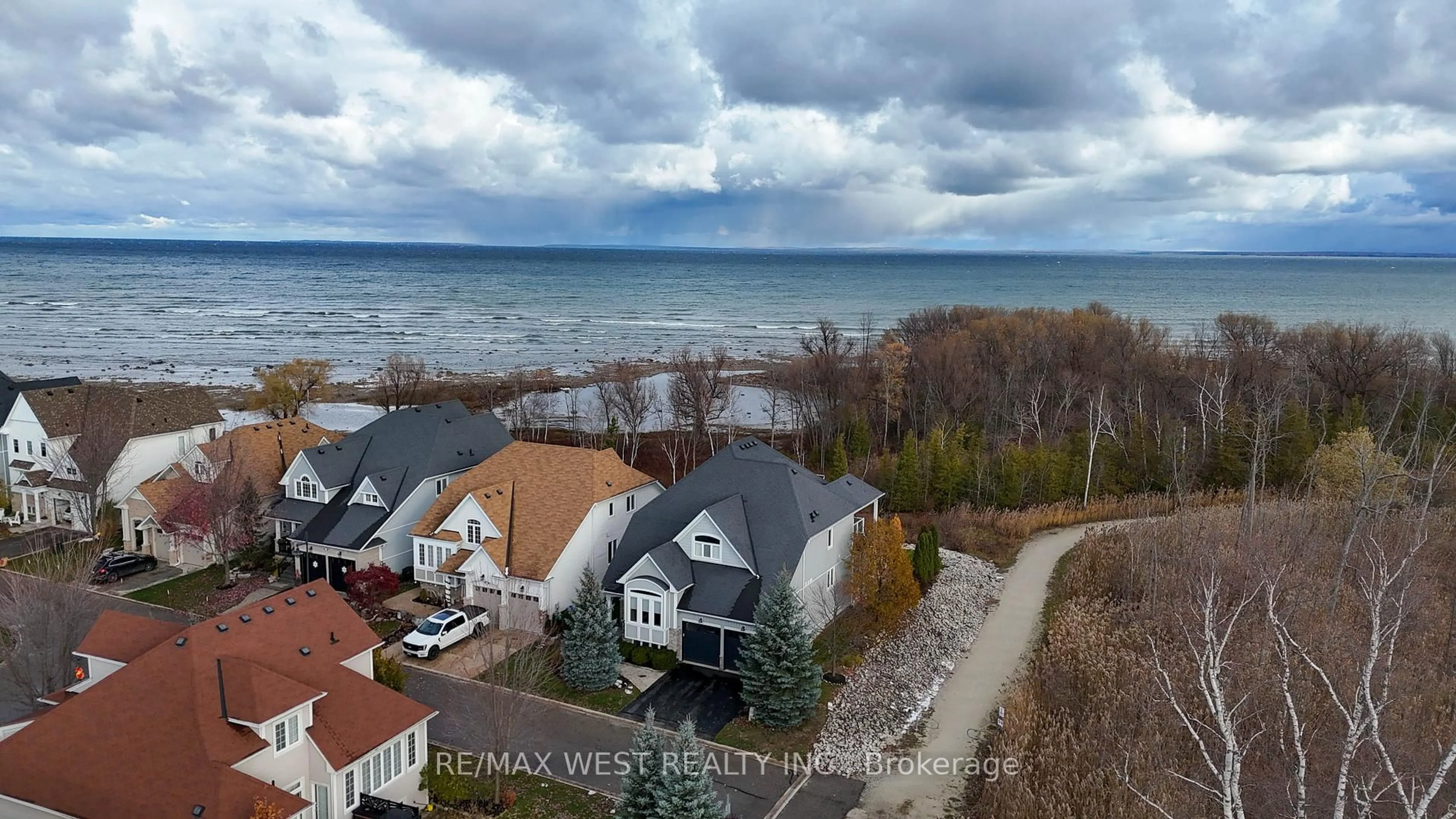 A pic from outside/outdoor area/front of a property/back of a property/a pic from drone, water/lake/river/ocean view for 77 Waterview Rd, Wasaga Beach Ontario L9Z 0E9
