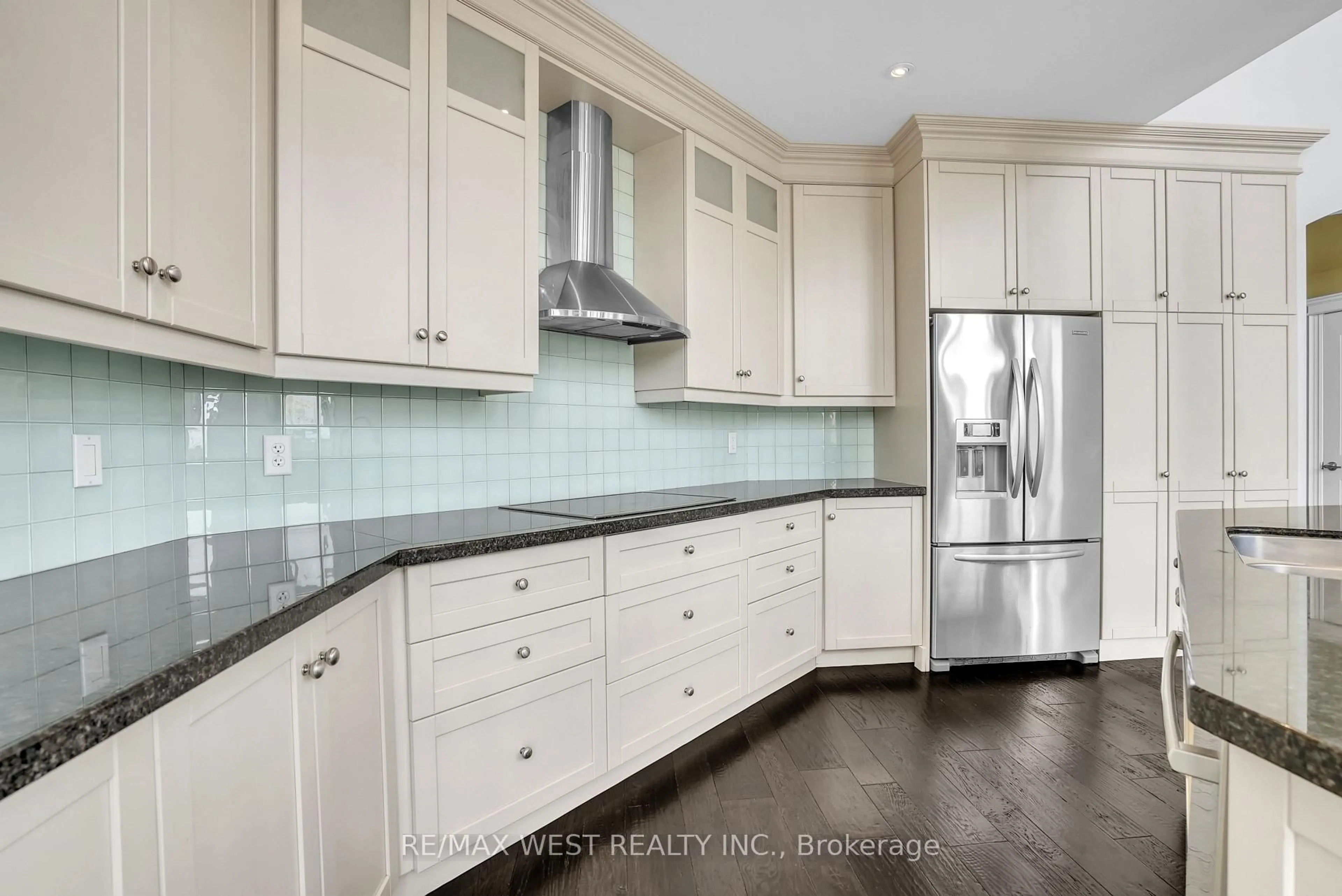 Open concept kitchen, ceramic/tile floor for 77 Waterview Rd, Wasaga Beach Ontario L9Z 0E9
