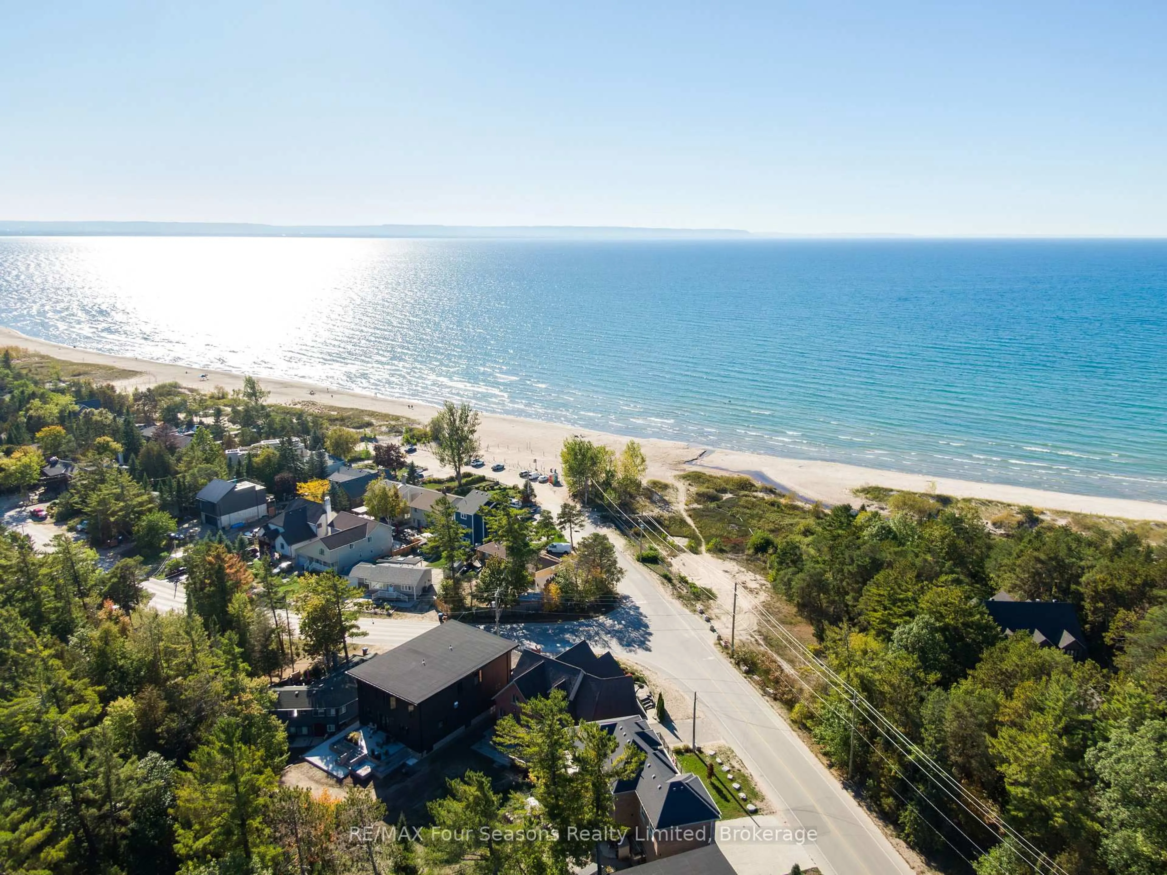 A pic from outside/outdoor area/front of a property/back of a property/a pic from drone, water/lake/river/ocean view for 805 Eastdale Dr, Wasaga Beach Ontario L9Z 2R5