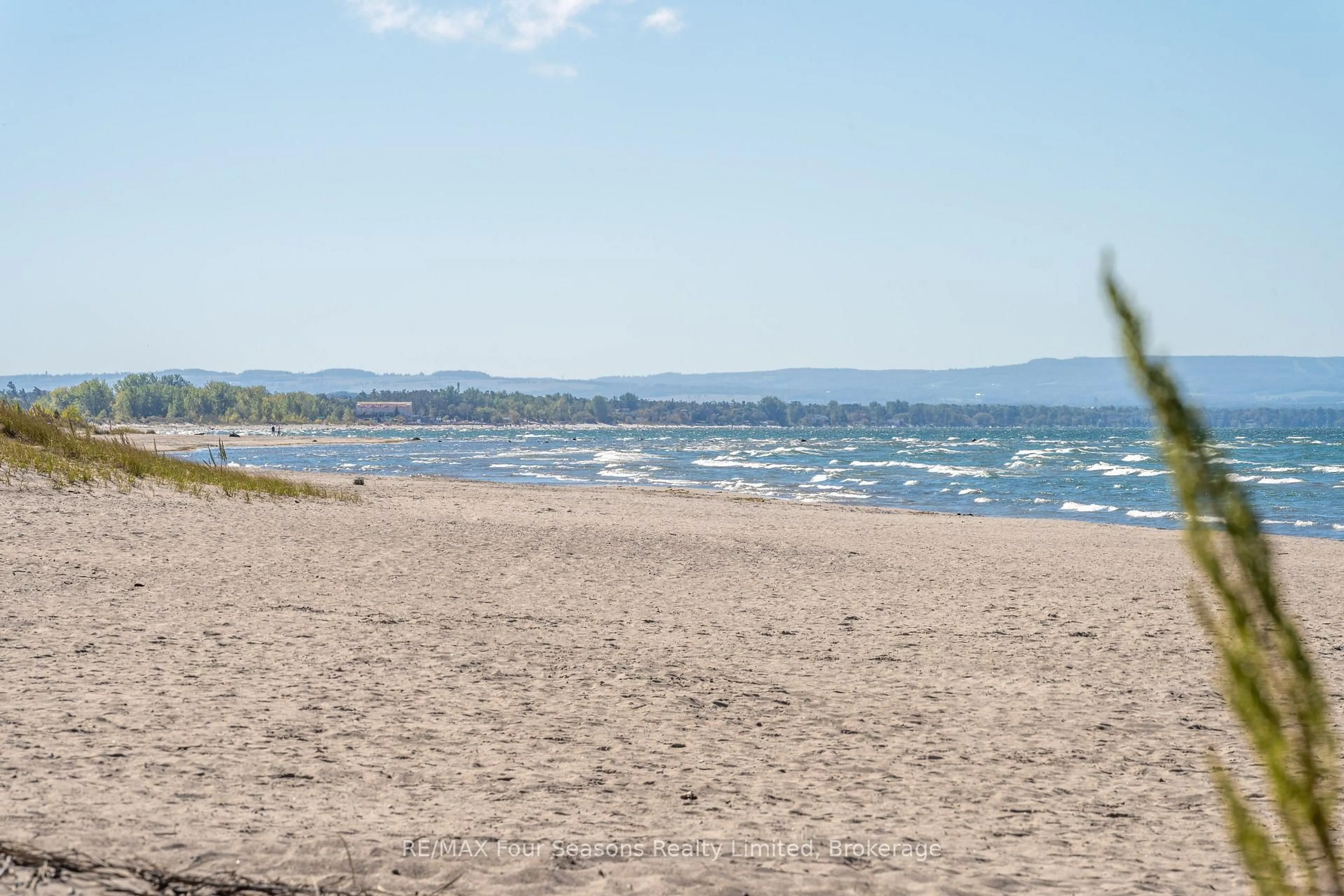 Blurry image for 805 Eastdale Dr, Wasaga Beach Ontario L9Z 2R5