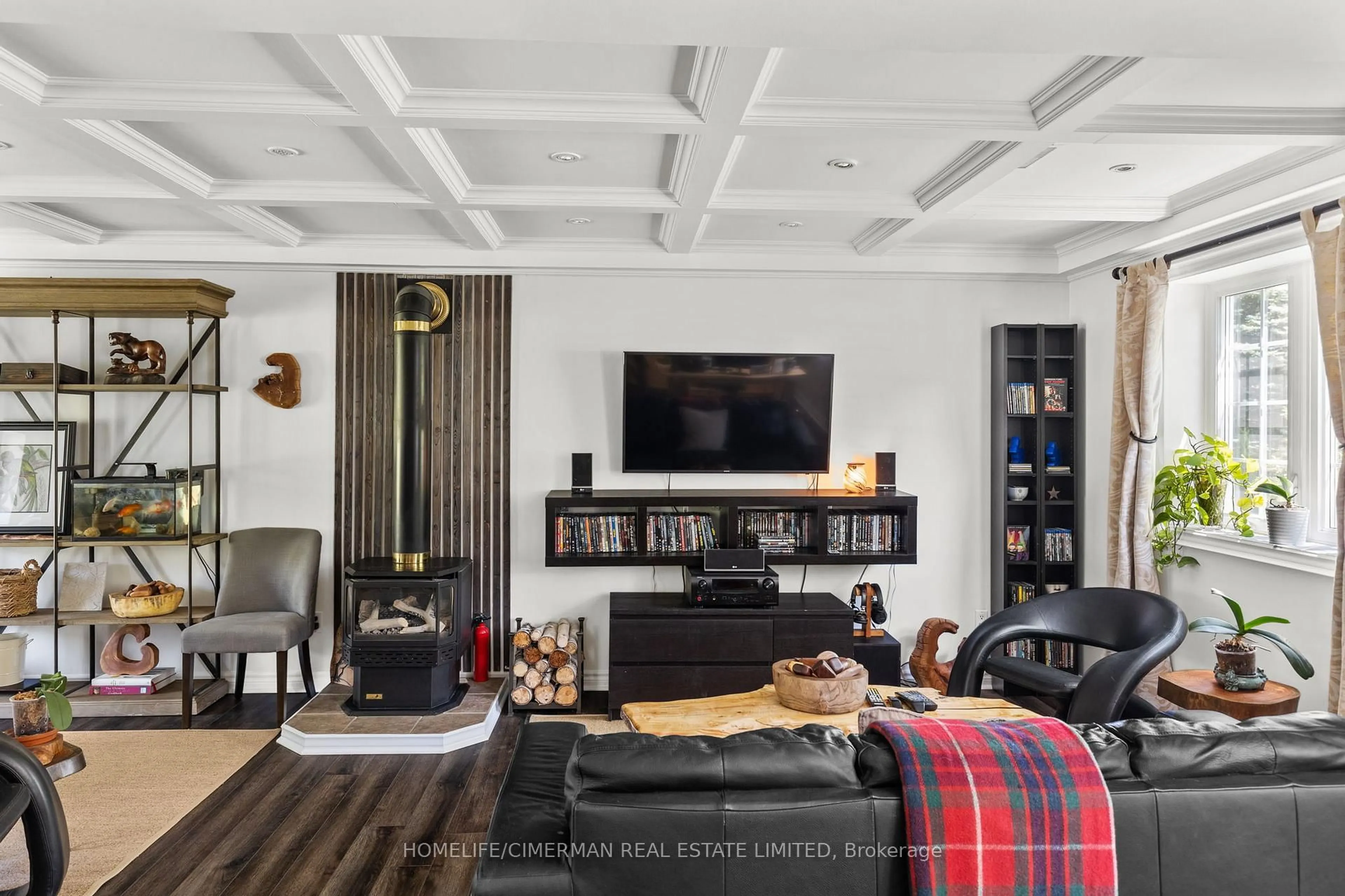 Living room with furniture, wood/laminate floor for 5502 SUNNIDALE TOSORONTIO TOWNLINE, Clearview Ontario L0M 1N0