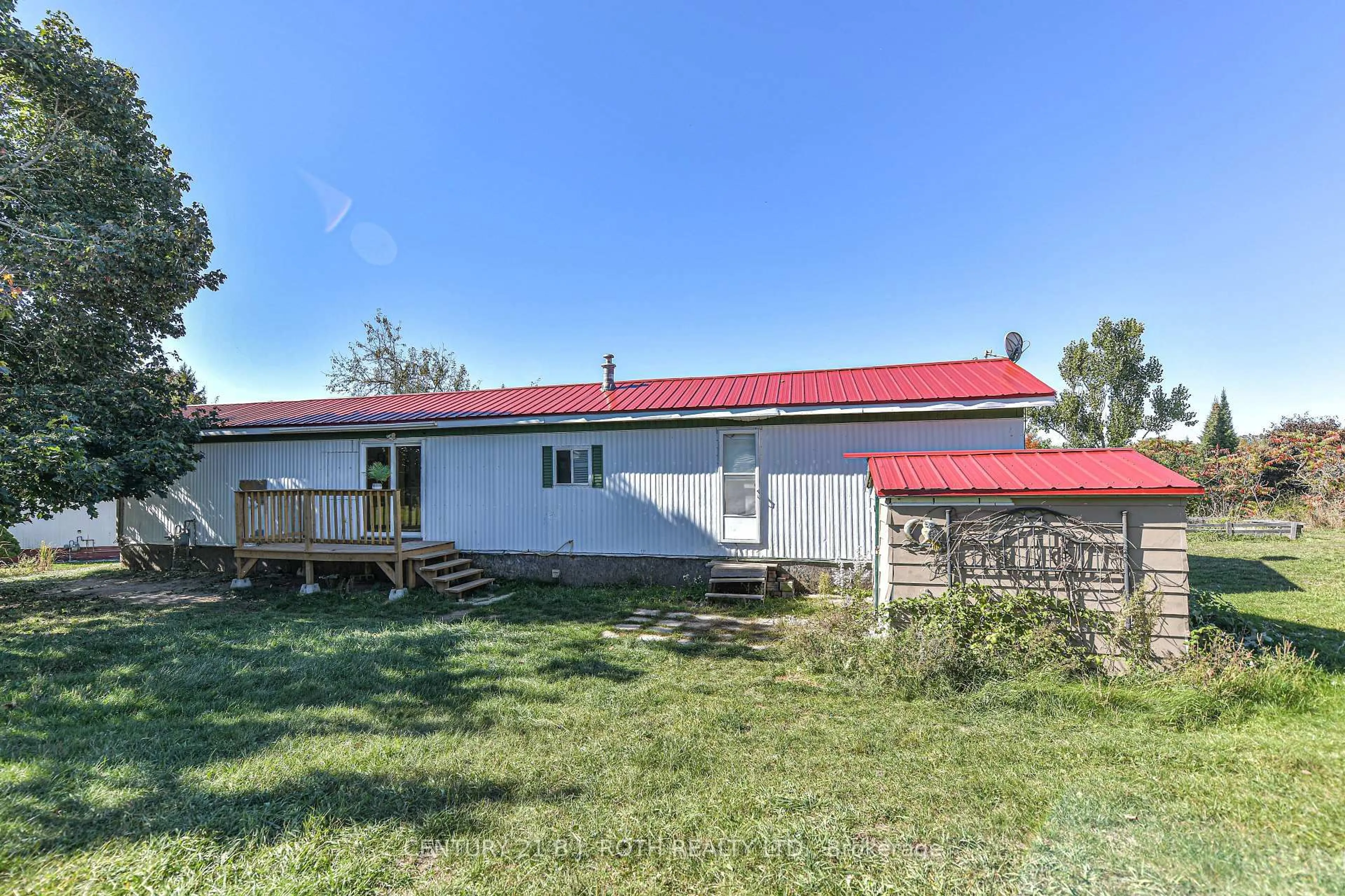 A pic from outside/outdoor area/front of a property/back of a property/a pic from drone, building for 19 Claremont Cres, Oro-Medonte Ontario L3V 0P9