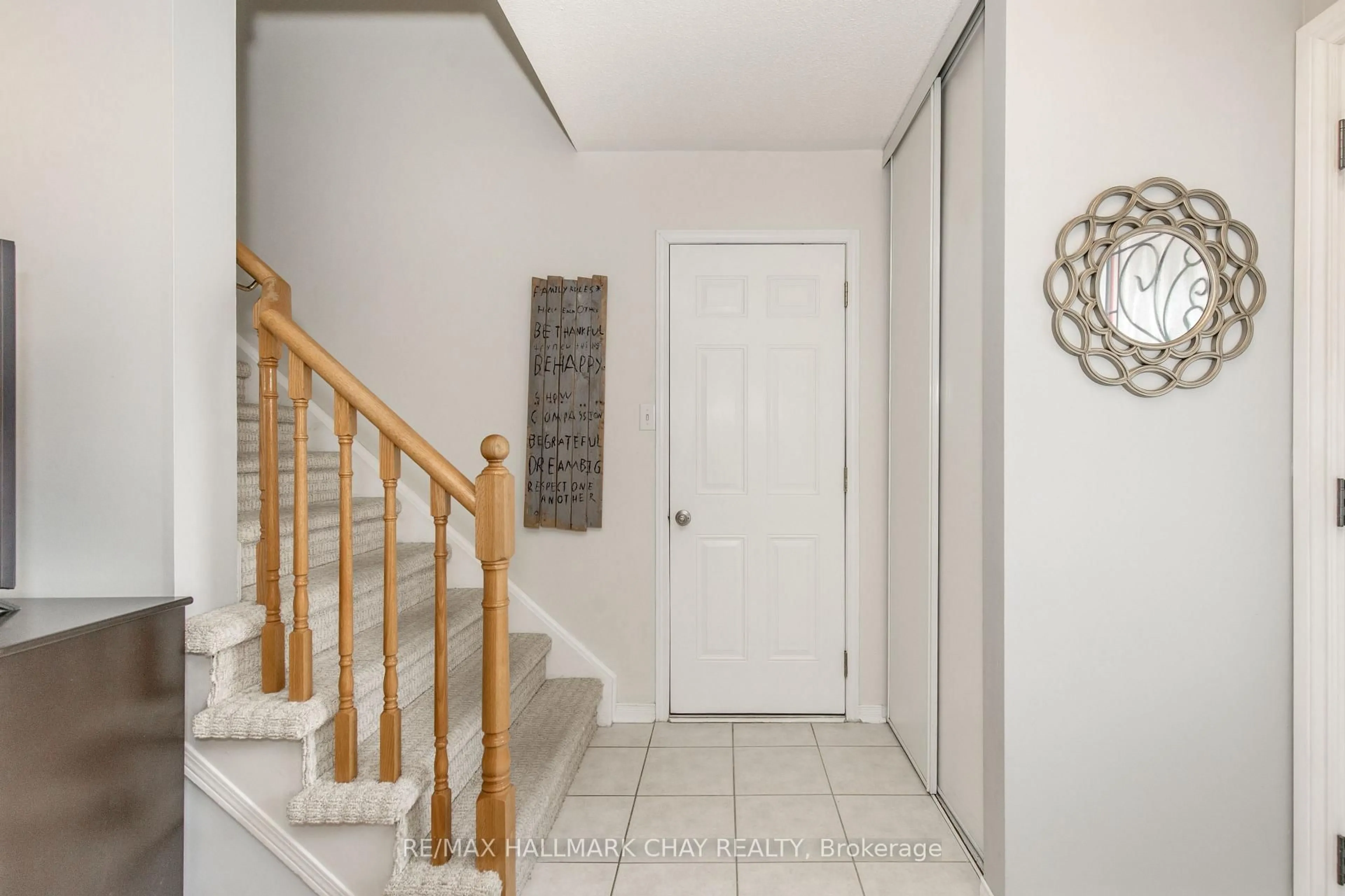 Indoor entryway for 86 Trevino Circ, Barrie Ontario L4M 6T8
