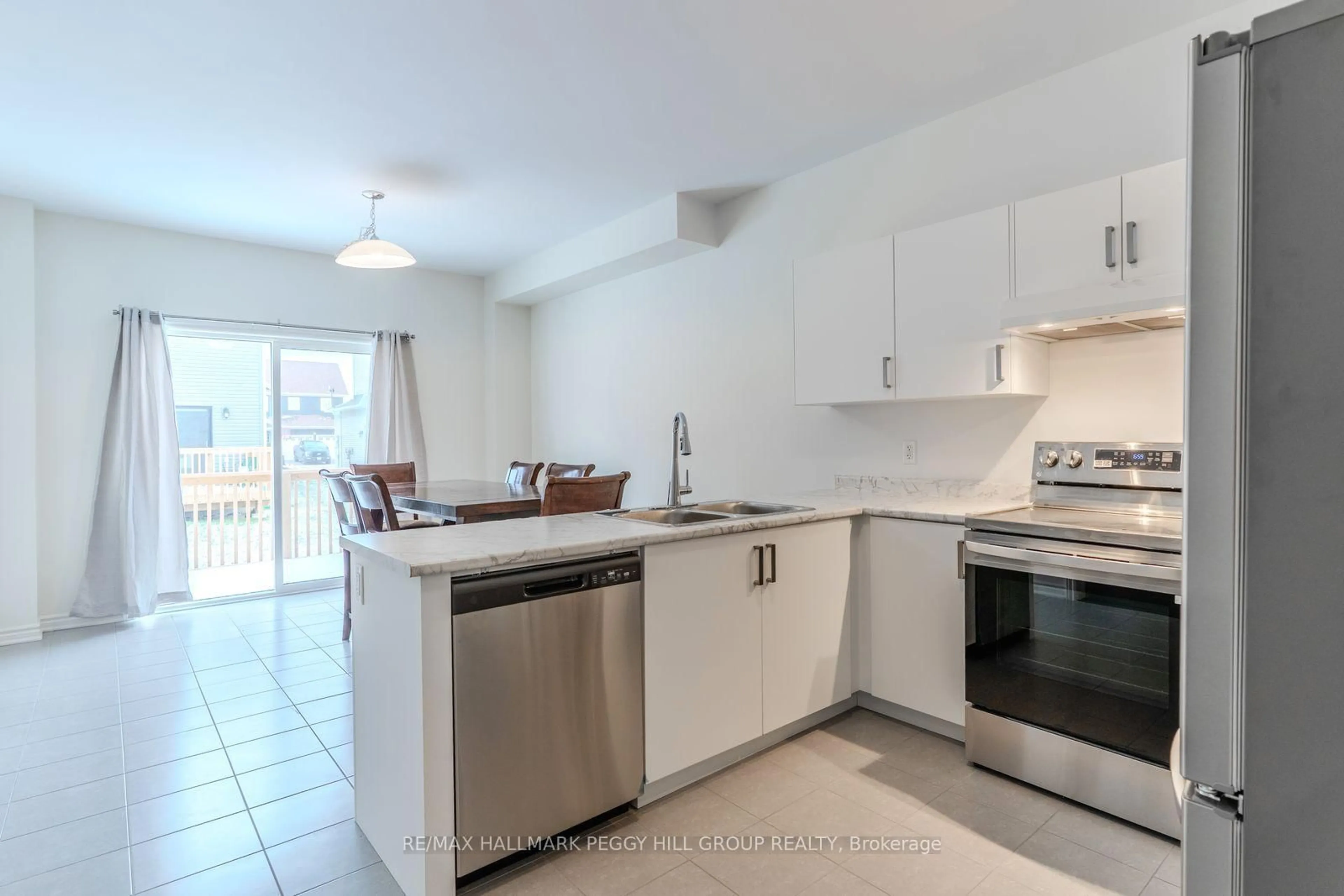 Standard kitchen, unknown for 244 McKenzie Dr, Clearview Ontario L0M 1S0