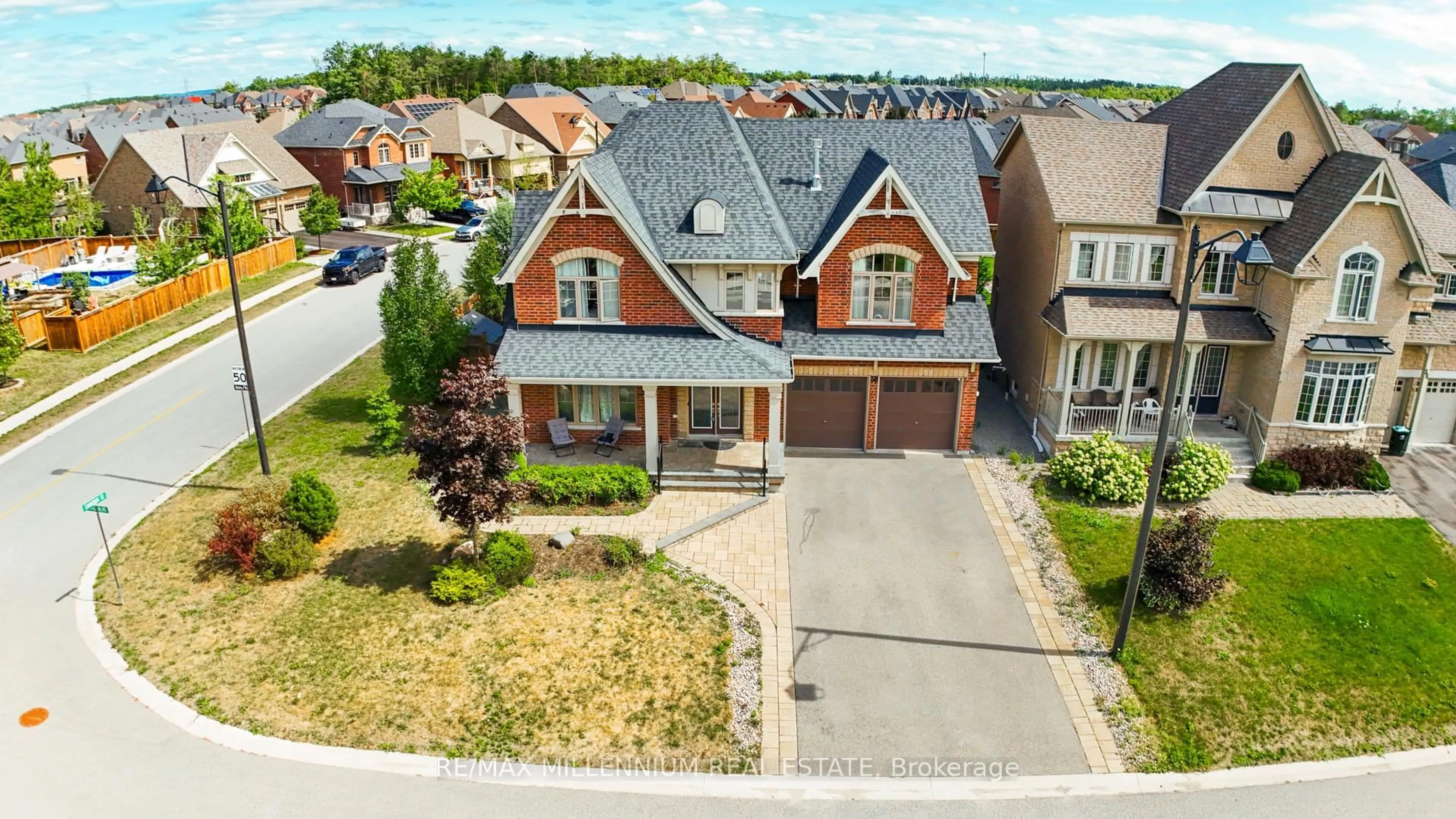 A pic from outside/outdoor area/front of a property/back of a property/a pic from drone, street for 58 Trail Blvd, Springwater Ontario L9X 0S4