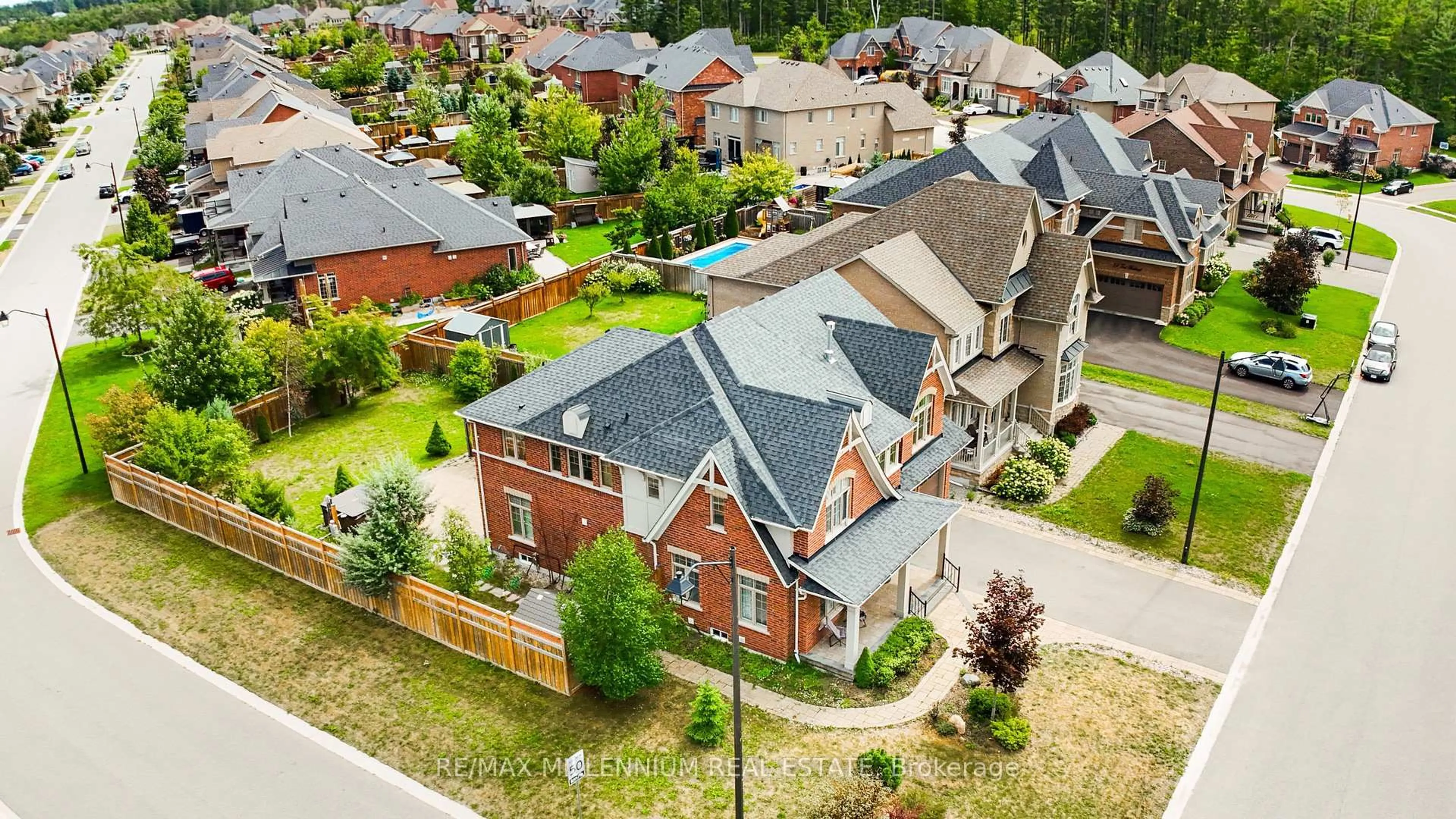 A pic from outside/outdoor area/front of a property/back of a property/a pic from drone, street for 58 Trail Blvd, Springwater Ontario L9X 0S4