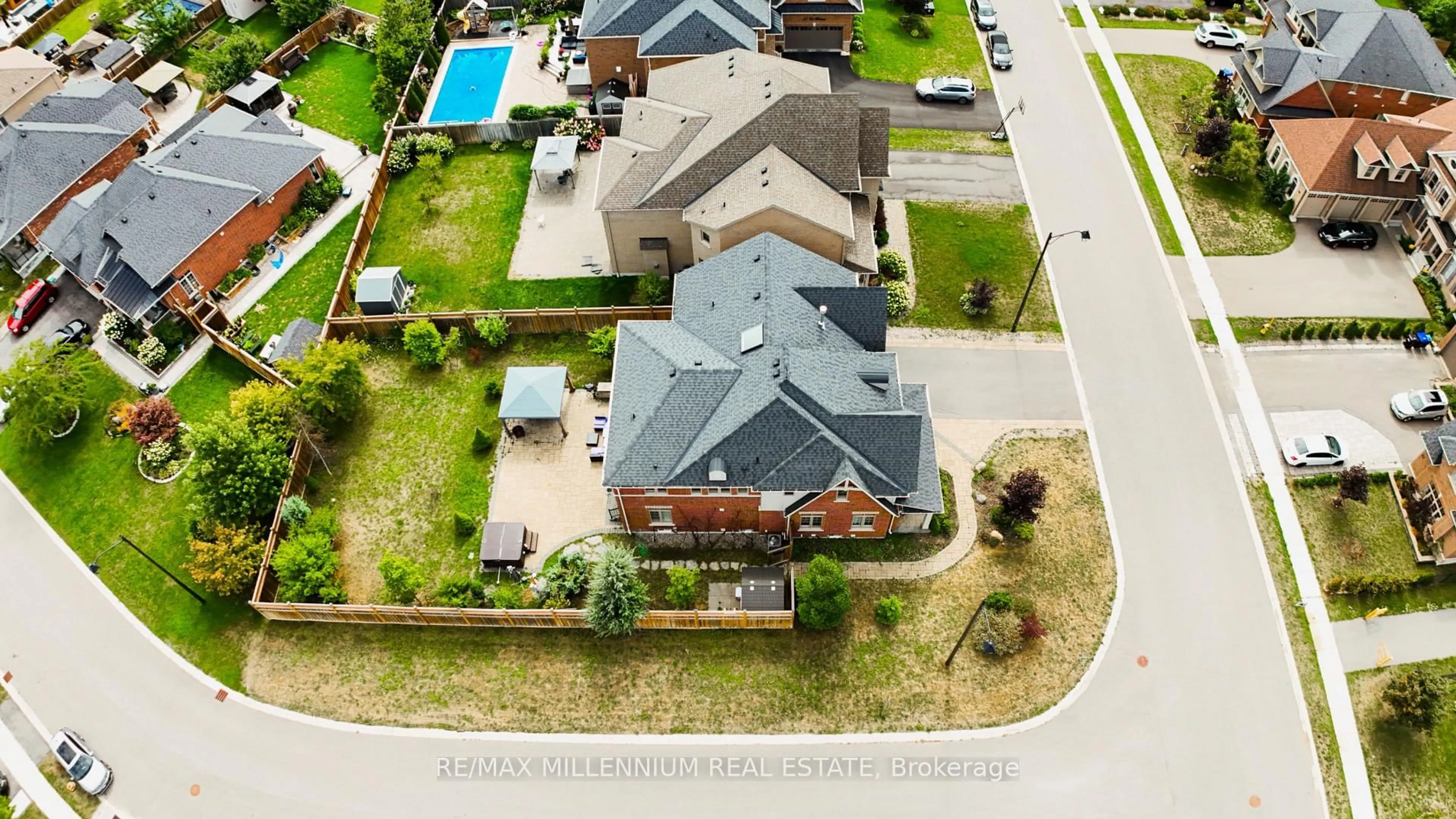 A pic from outside/outdoor area/front of a property/back of a property/a pic from drone, street for 58 Trail Blvd, Springwater Ontario L9X 0S4