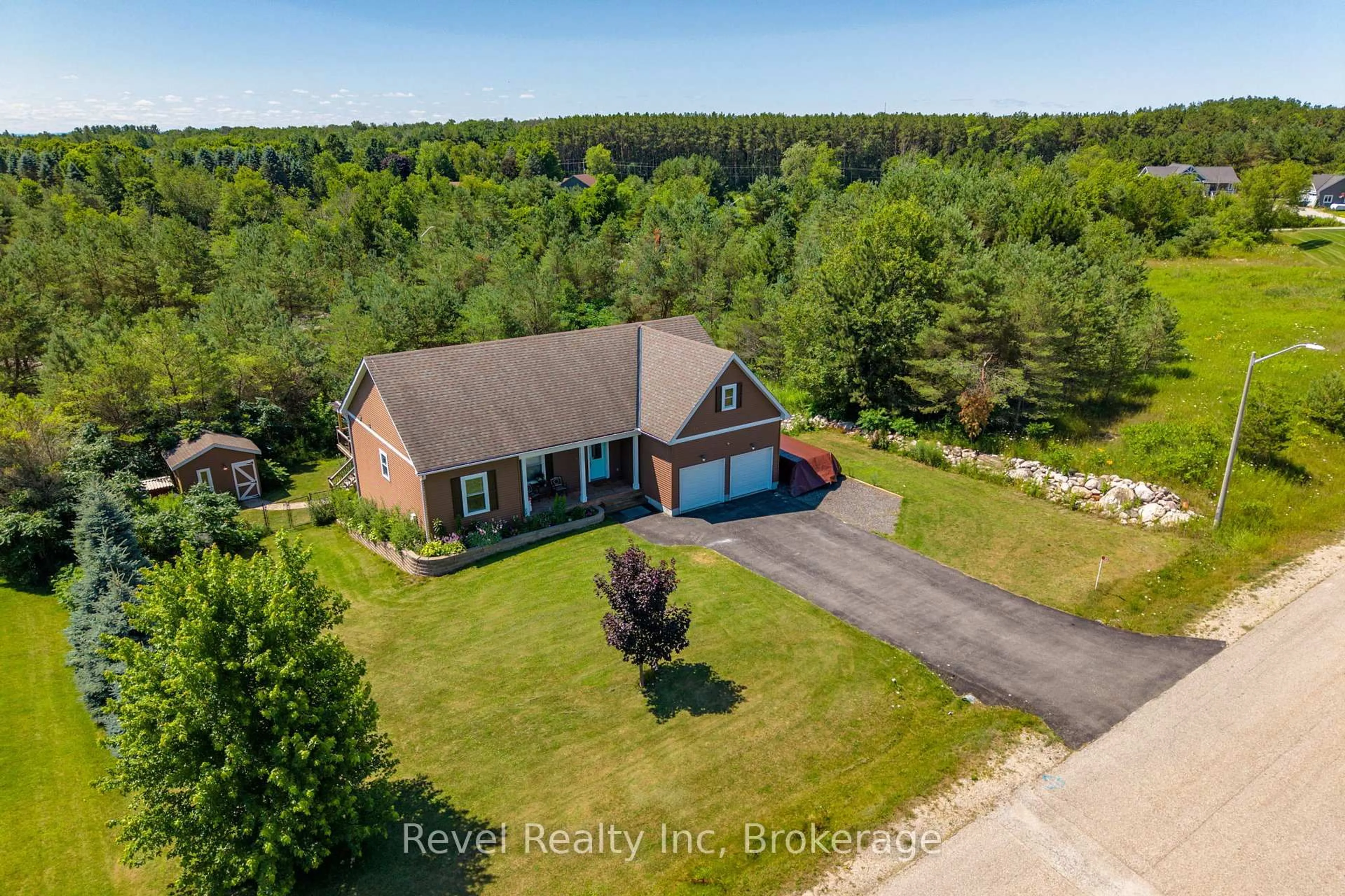 A pic from outside/outdoor area/front of a property/back of a property/a pic from drone, water/lake/river/ocean view for 23 RUE HELENE, Tiny Ontario L9M 0H1