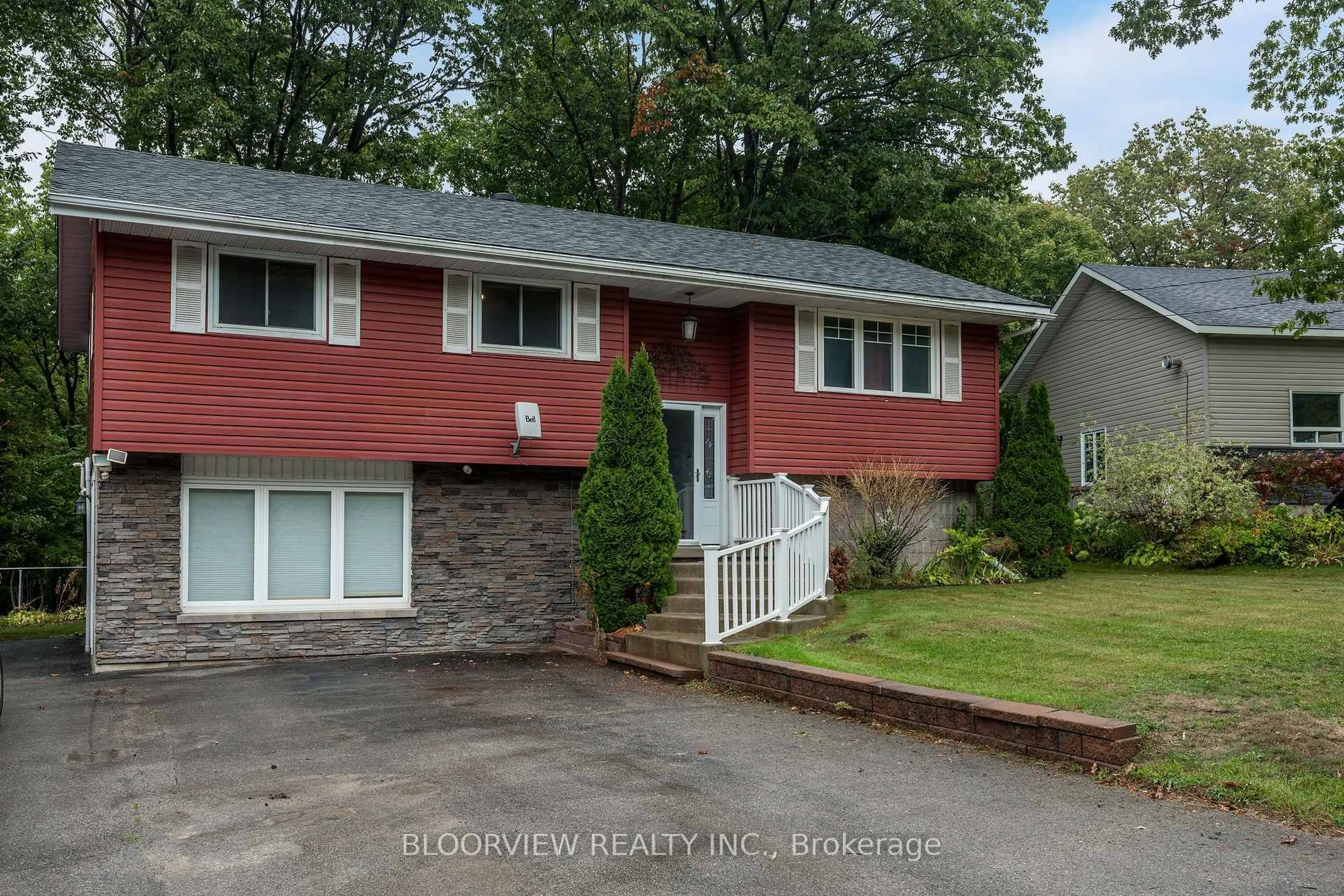 Home with vinyl exterior material, street for 9467 County 93 Rd, Midland Ontario L4R 4L9