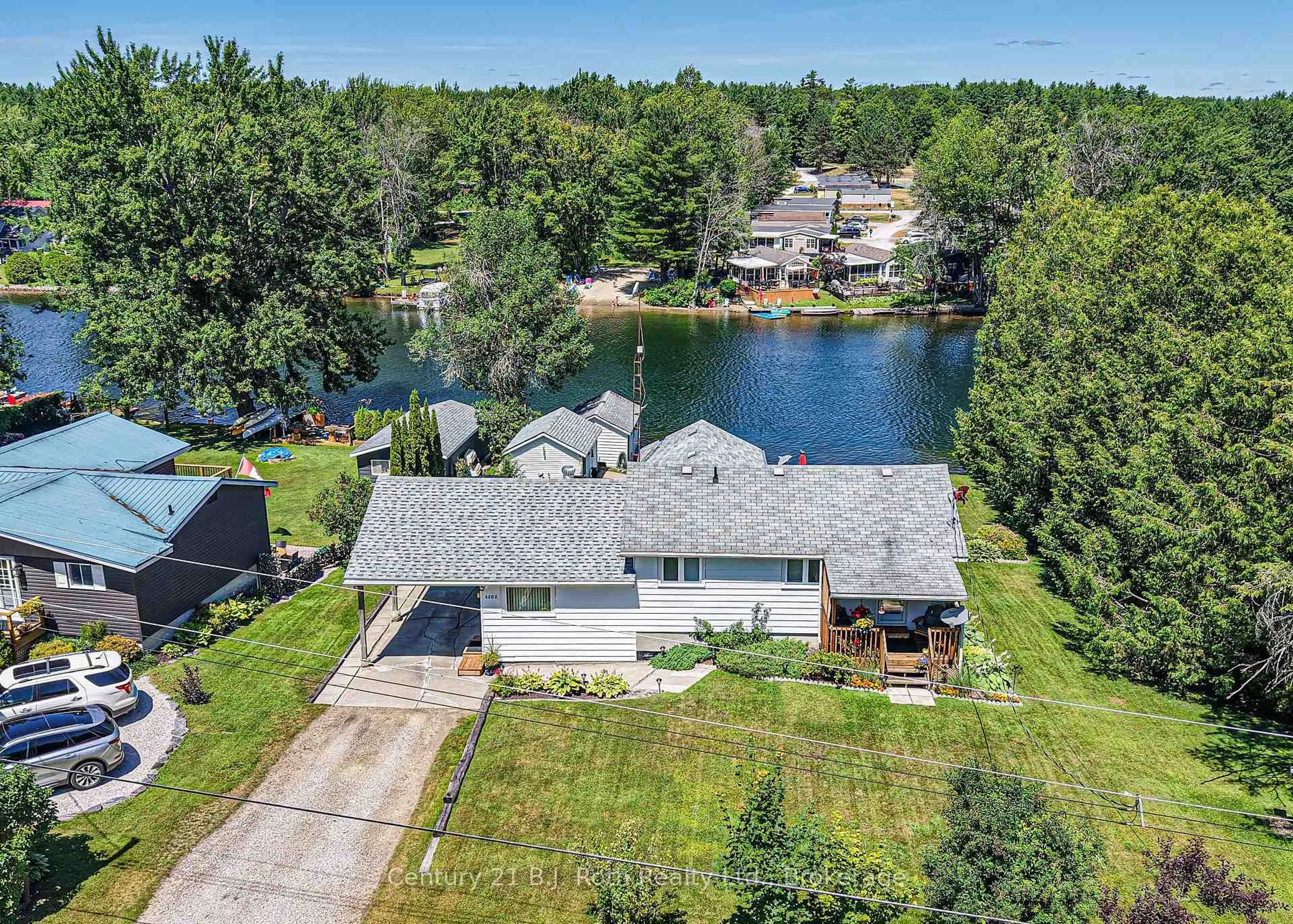 A pic from outside/outdoor area/front of a property/back of a property/a pic from drone, water/lake/river/ocean view for 4202 Canal Rd, Severn Ontario L0K 2B0