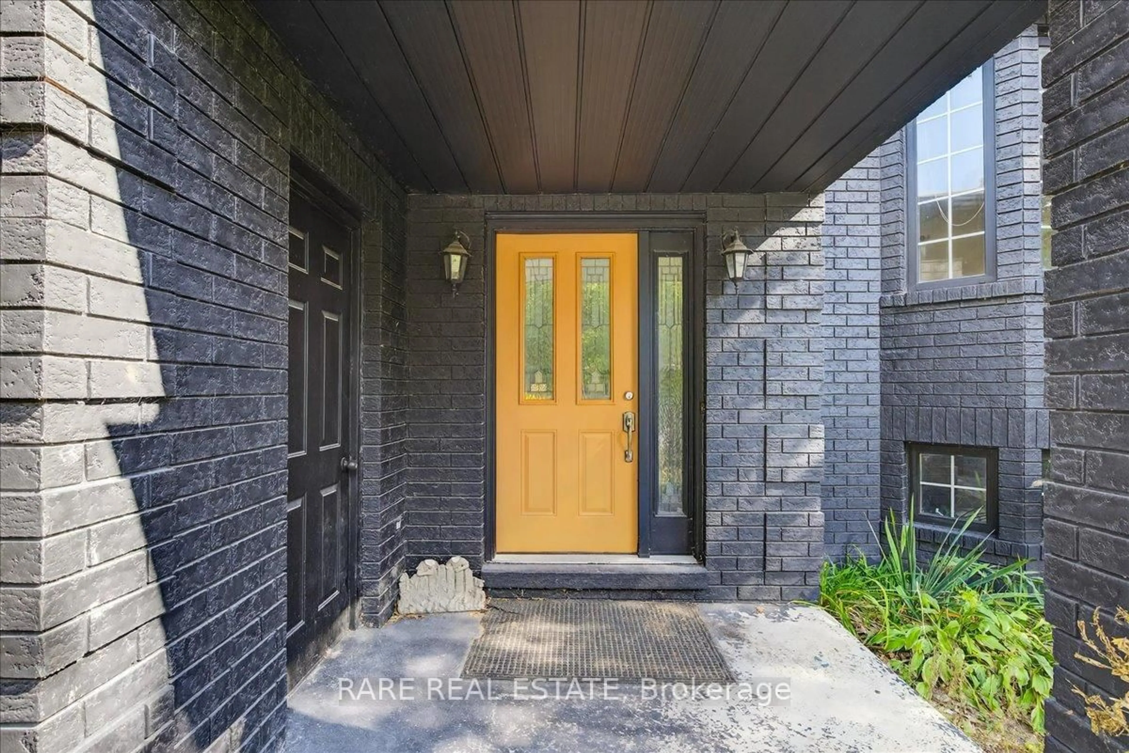 Indoor entryway for 51 SMALLMAN Dr, Wasaga Beach Ontario L9Z 1L3