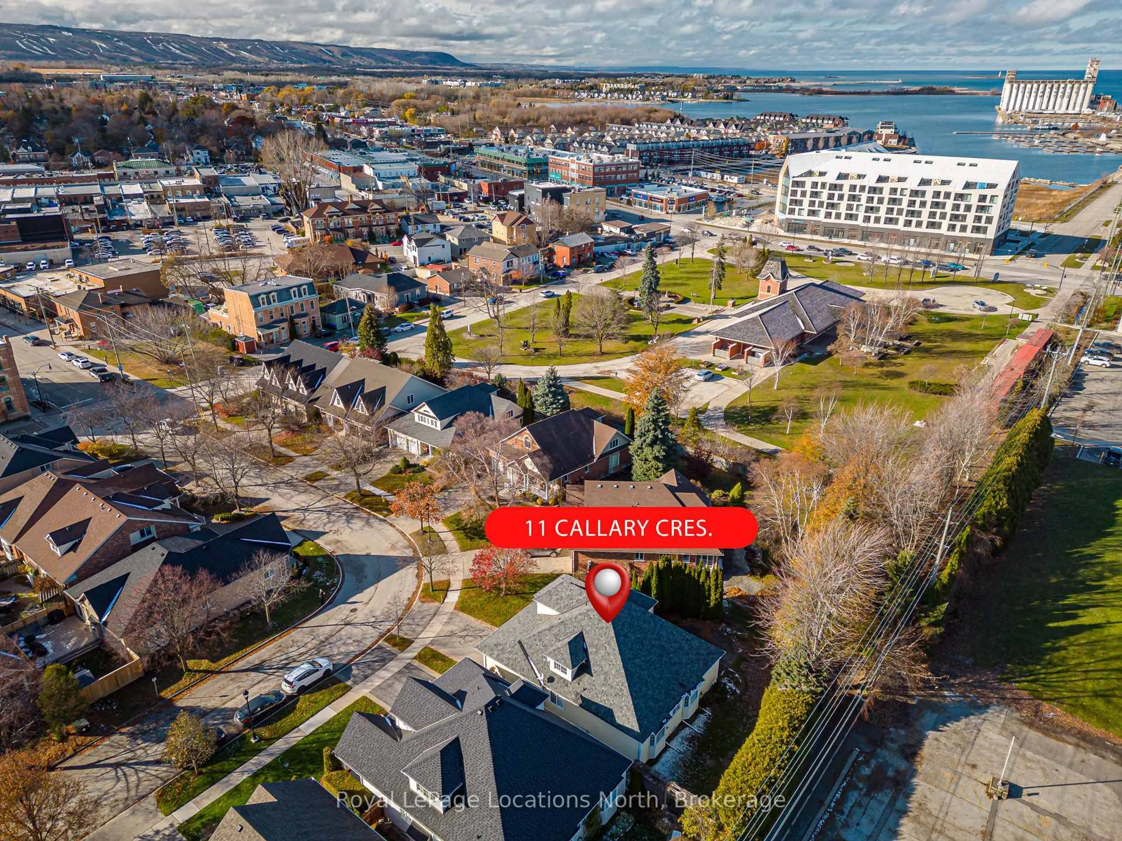 A pic from outside/outdoor area/front of a property/back of a property/a pic from drone, unknown for 11 Callary Cres, Collingwood Ontario L9Y 4X9