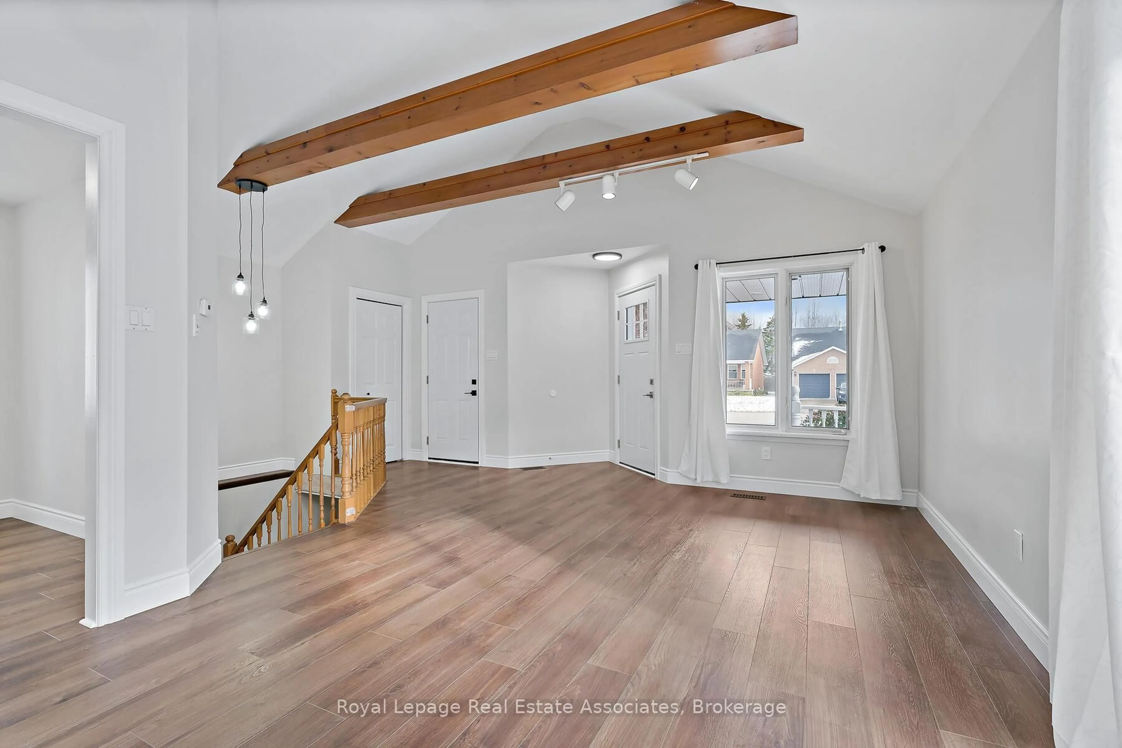 Indoor entryway for 16 Bush St, Collingwood Ontario L9Y 4S9