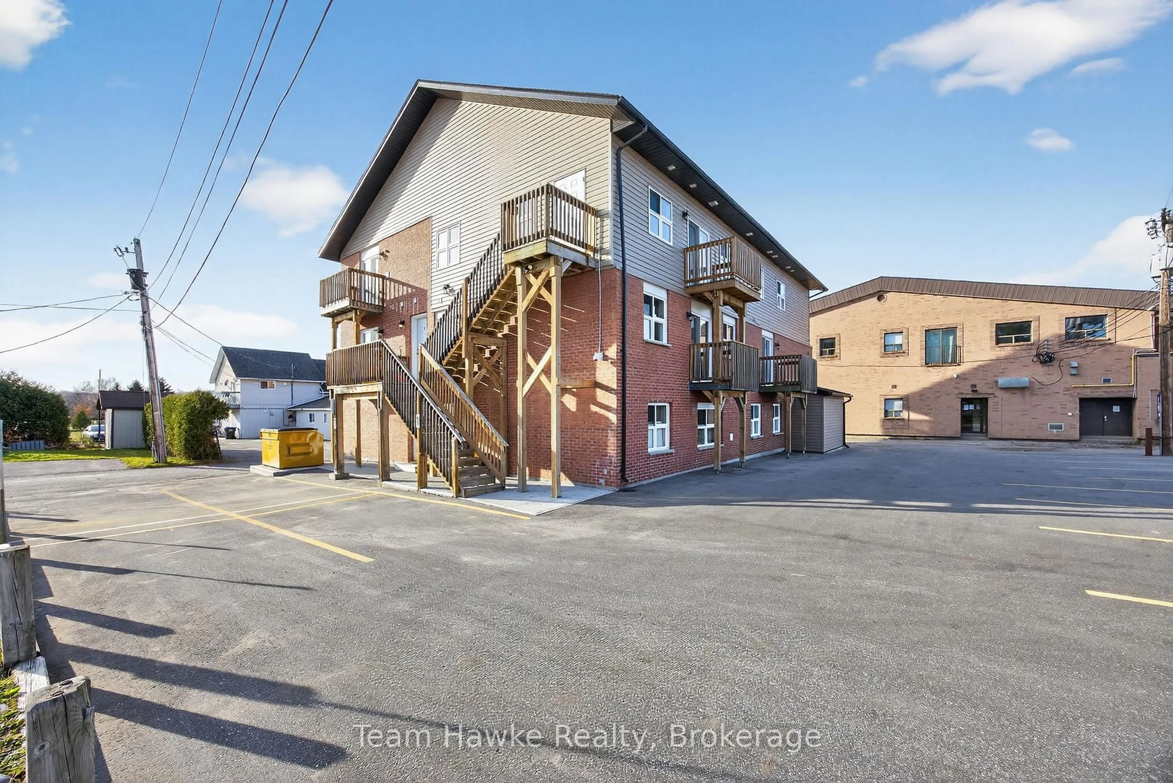 A pic from outside/outdoor area/front of a property/back of a property/a pic from drone, building for 2 Tessier Dr, Penetanguishene Ontario L9M 1V4