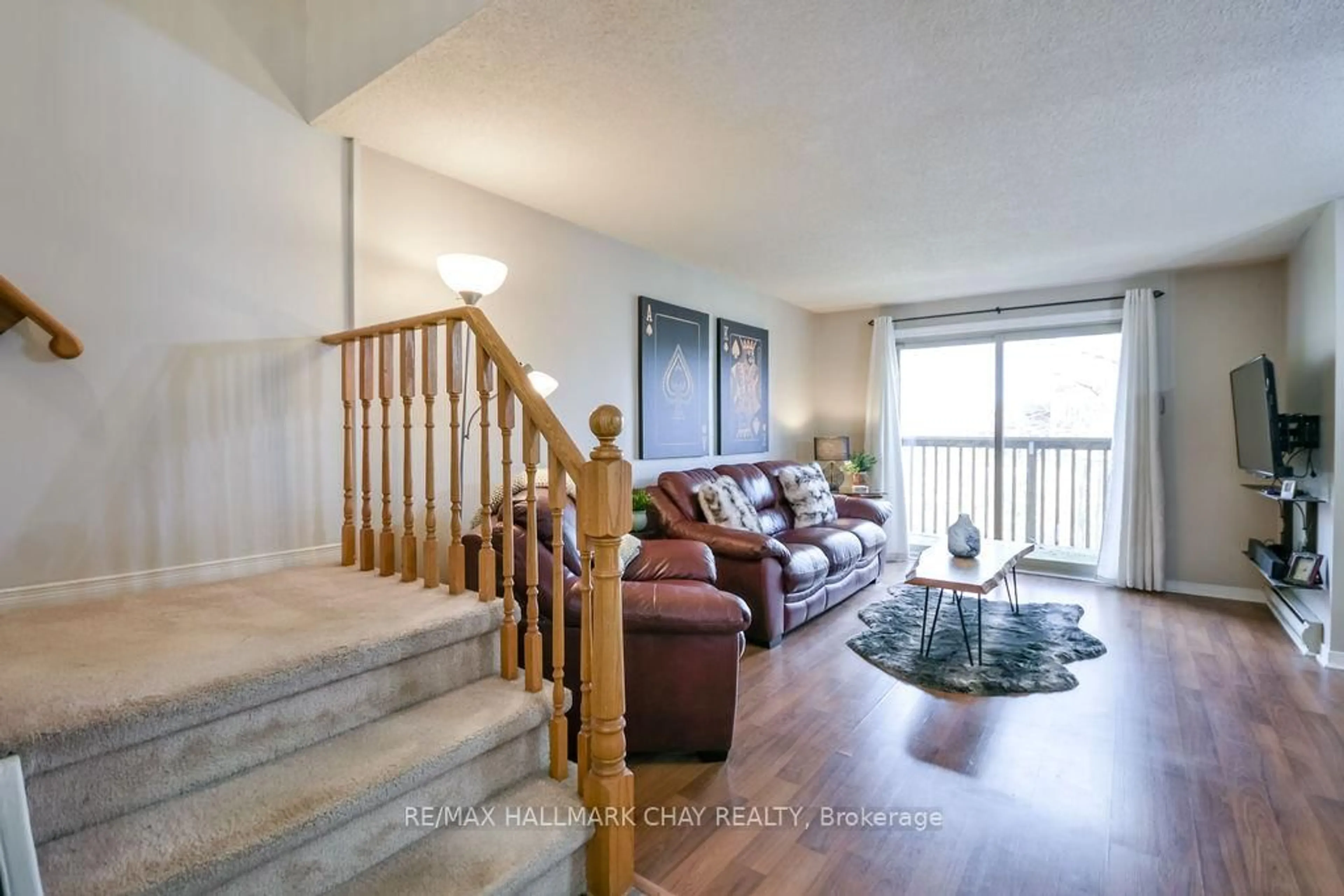 Living room with furniture, unknown for 14 Evergreen Crt, Barrie Ontario L4N 6W7