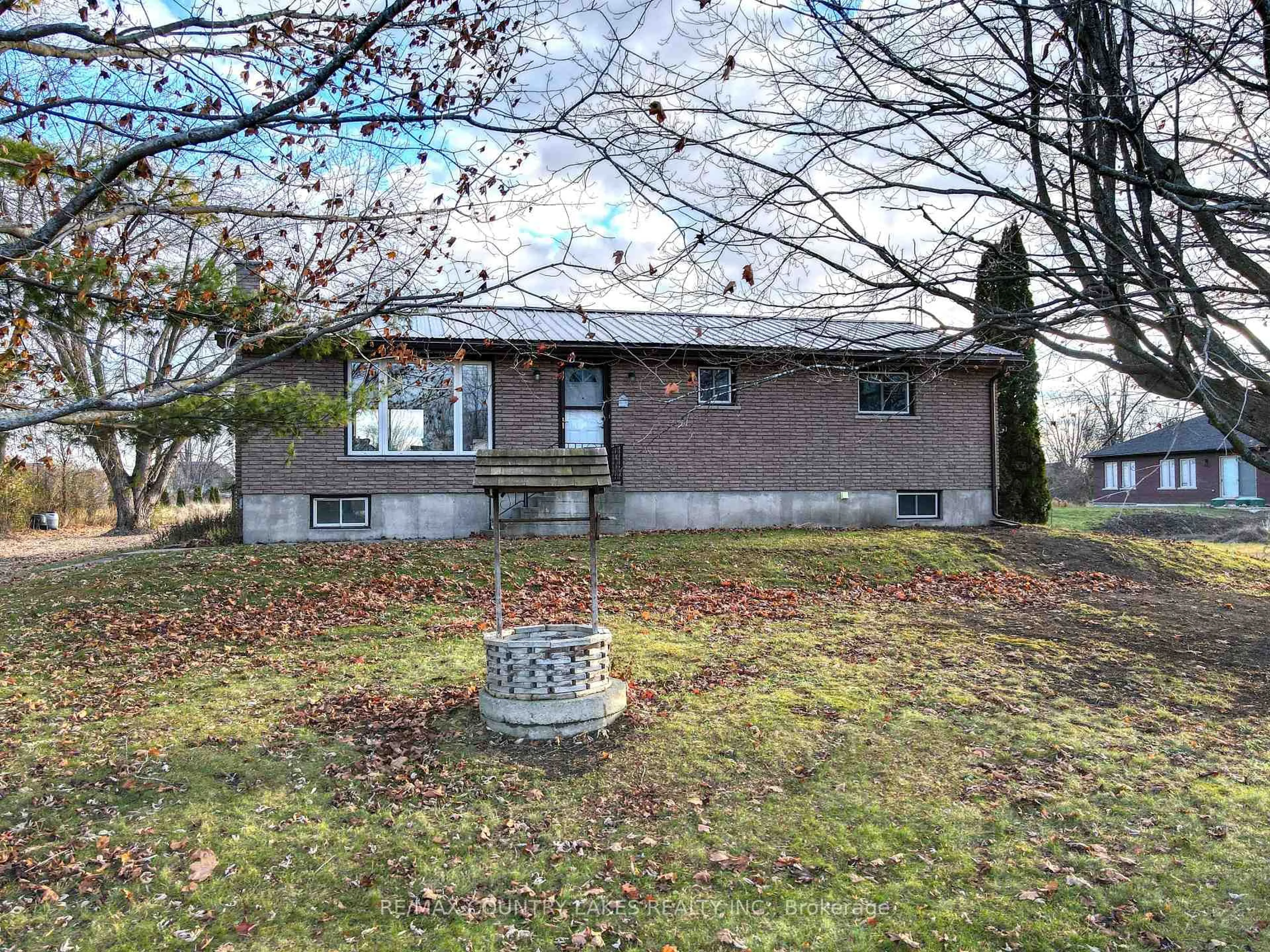 A pic from outside/outdoor area/front of a property/back of a property/a pic from drone, unknown for 2899 Georgina Dr, Ramara Ontario L0K 1B0