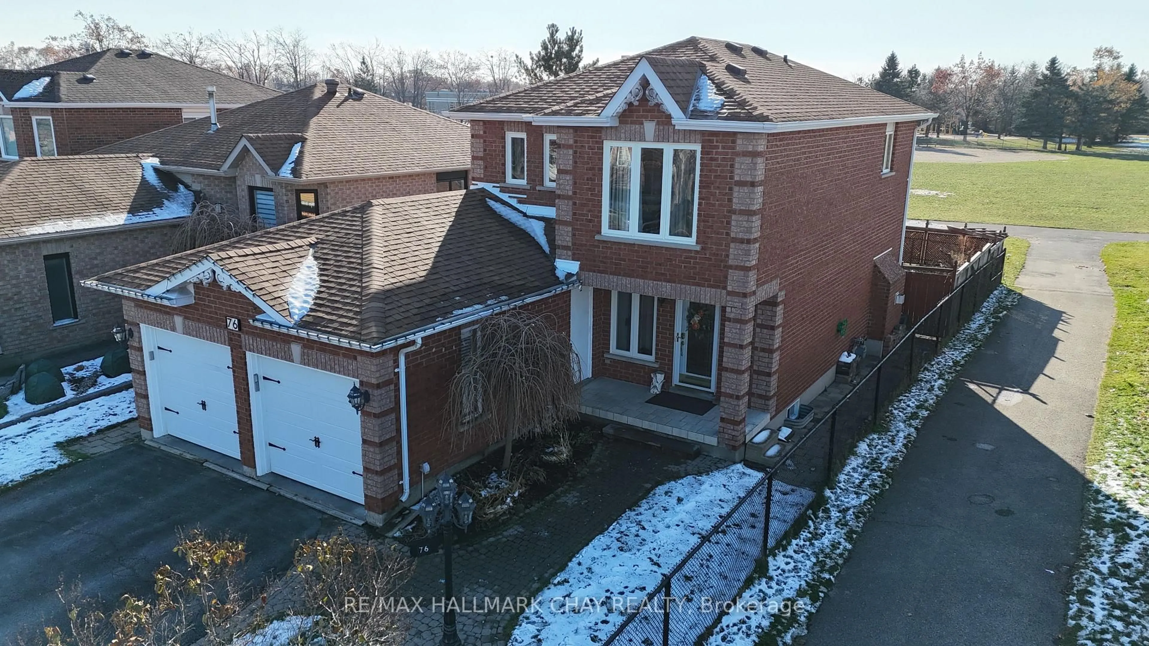 A pic from outside/outdoor area/front of a property/back of a property/a pic from drone, street for 76 Hodgson Dr, Barrie Ontario L4N 7Z2